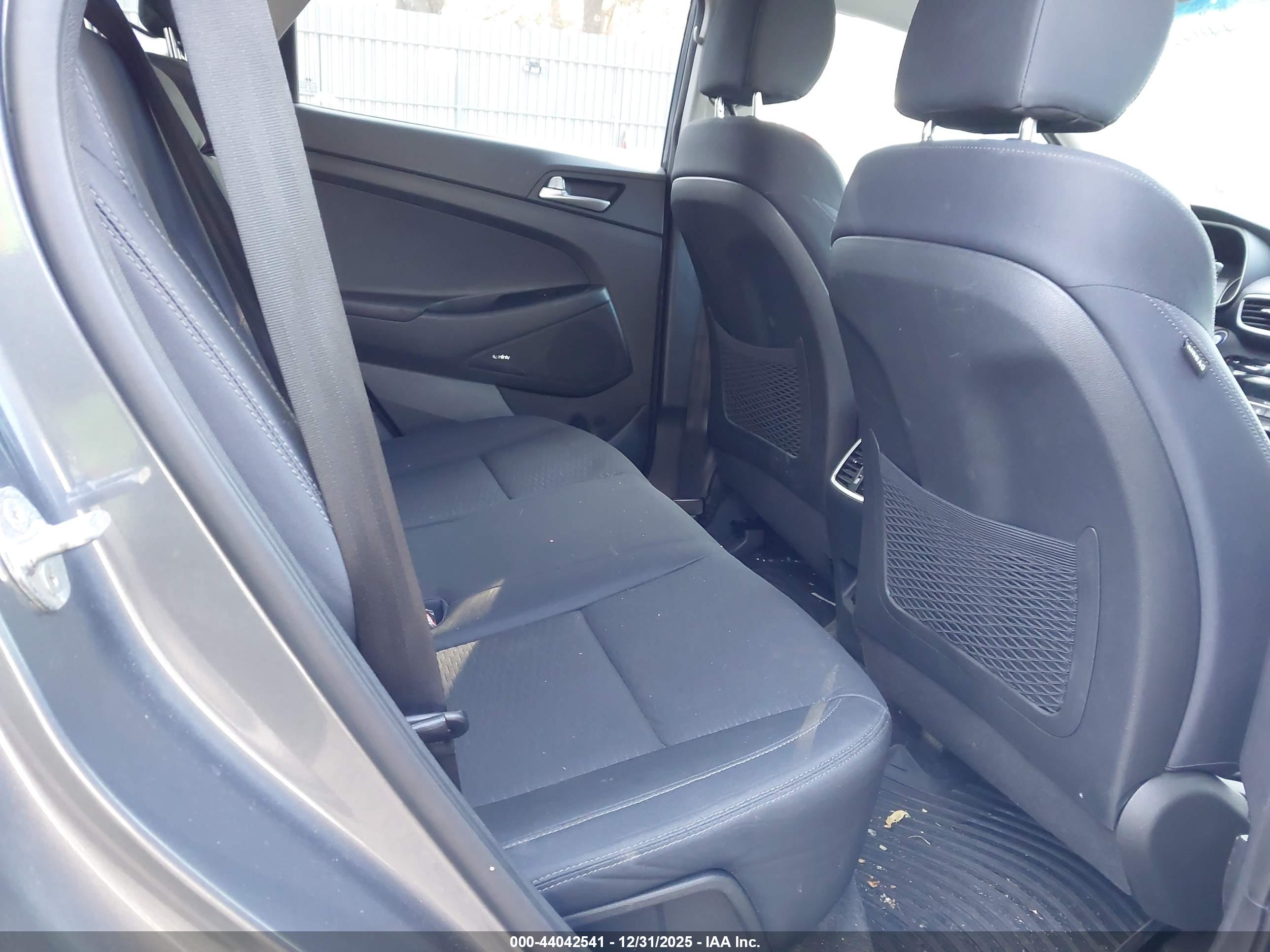 HYUNDAI TUCSON image 8