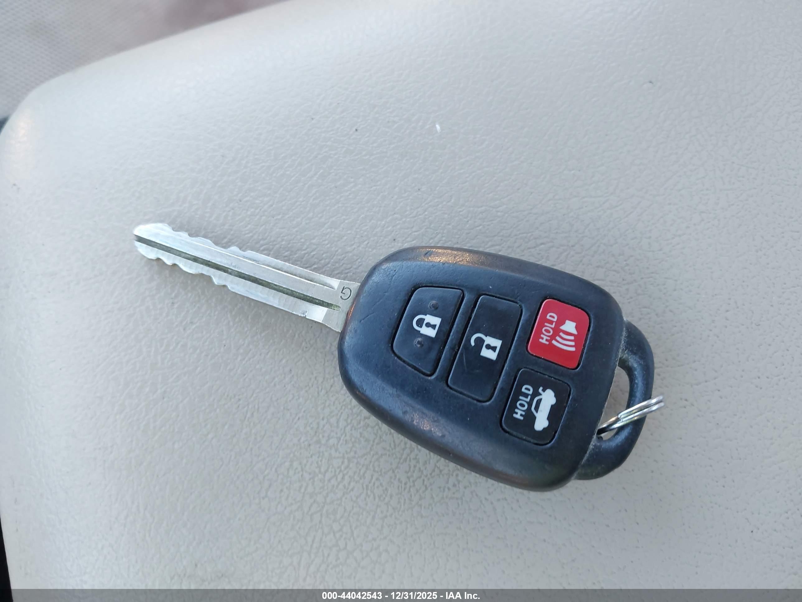 TOYOTA CAMRY image 11