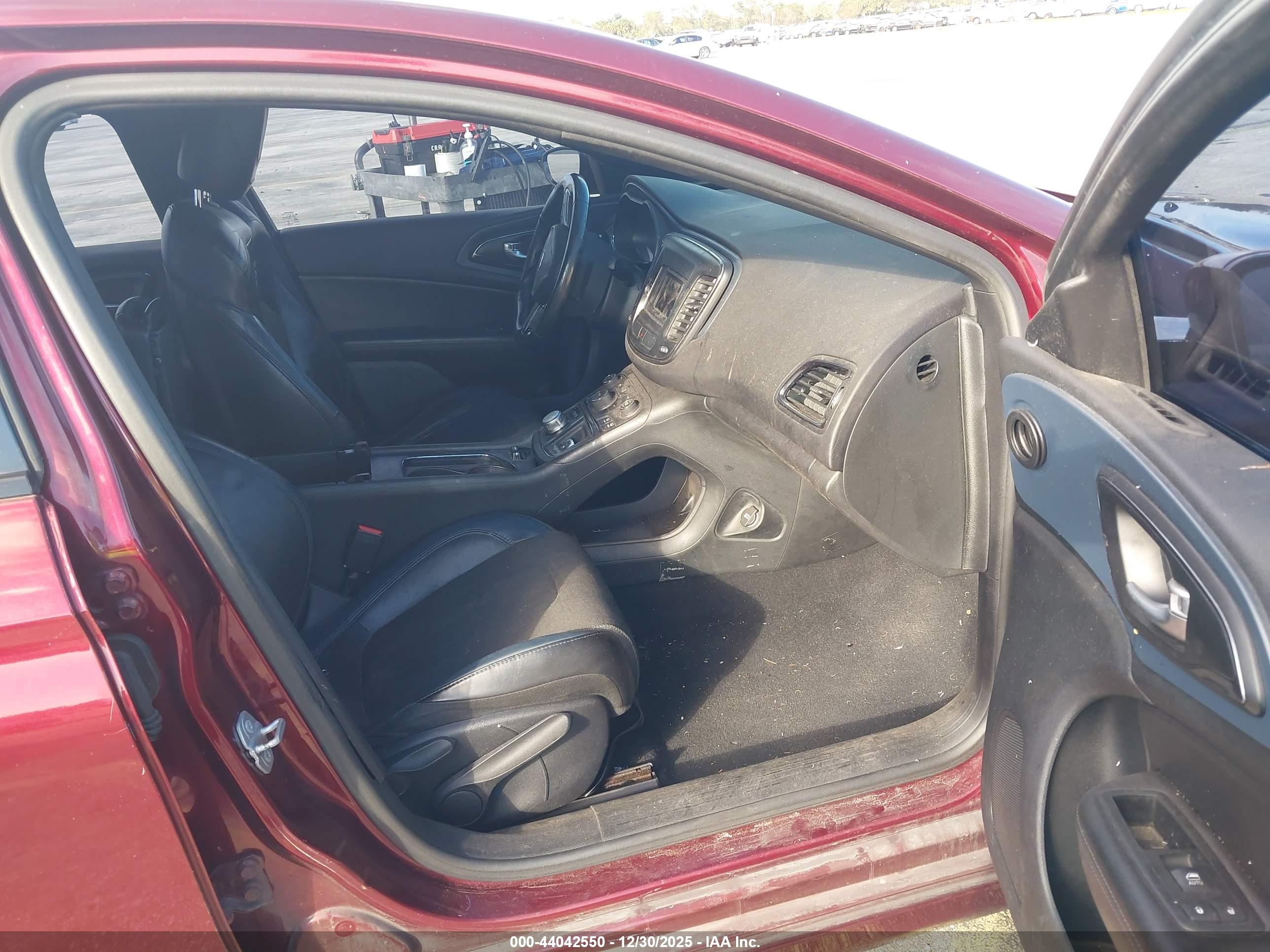CHRYSLER 200 image 5