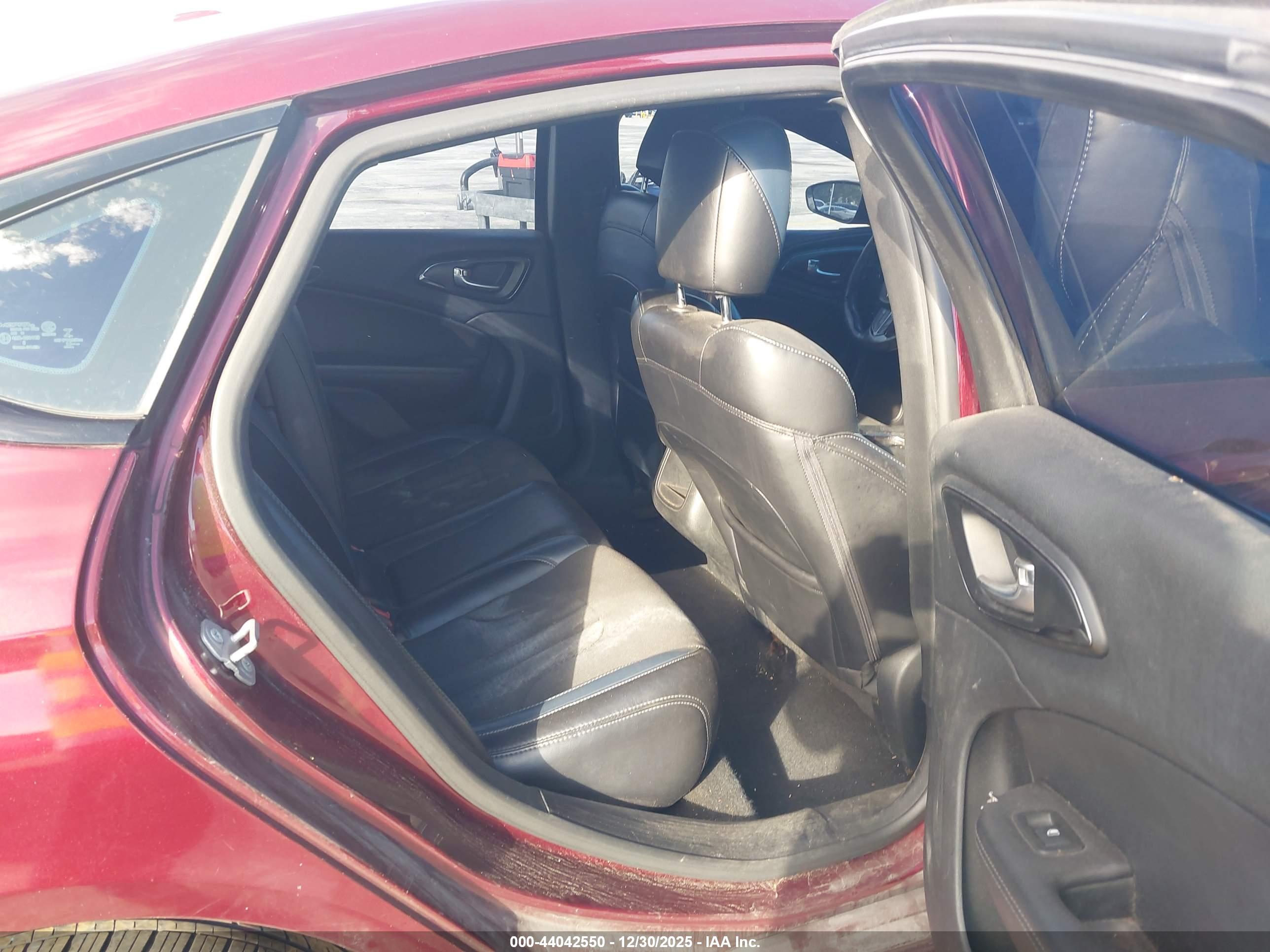 CHRYSLER 200 image 8