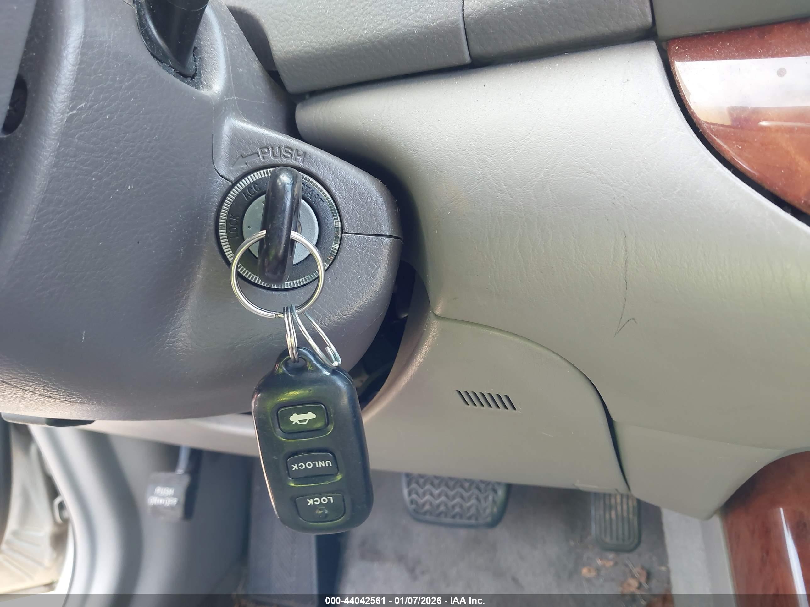 TOYOTA CAMRY image 11