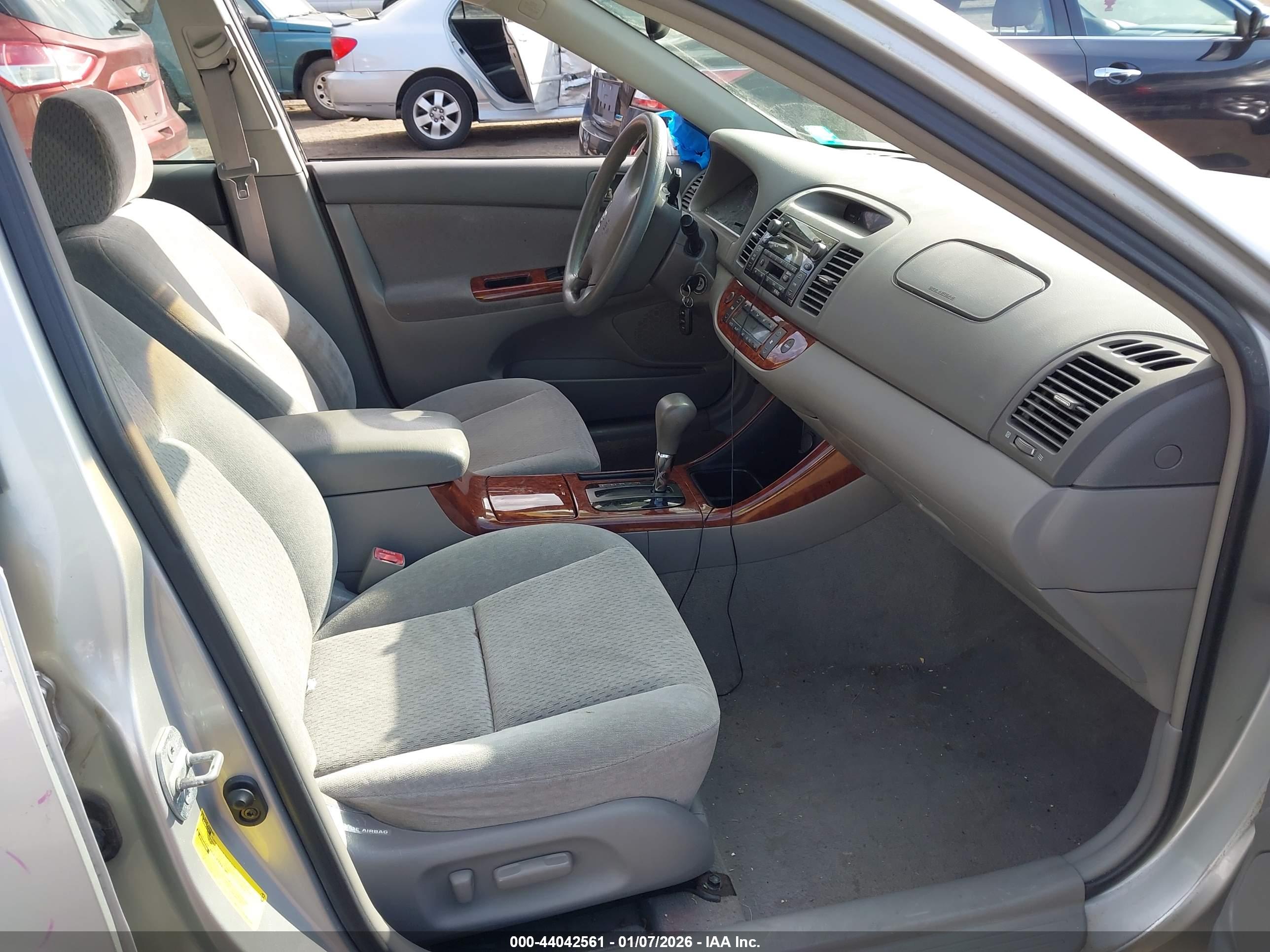TOYOTA CAMRY image 5
