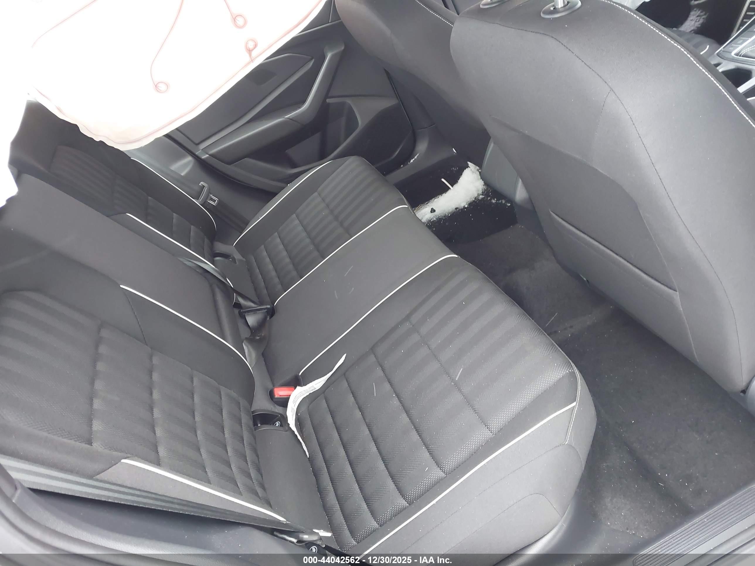 VOLKSWAGEN JETTA image 8