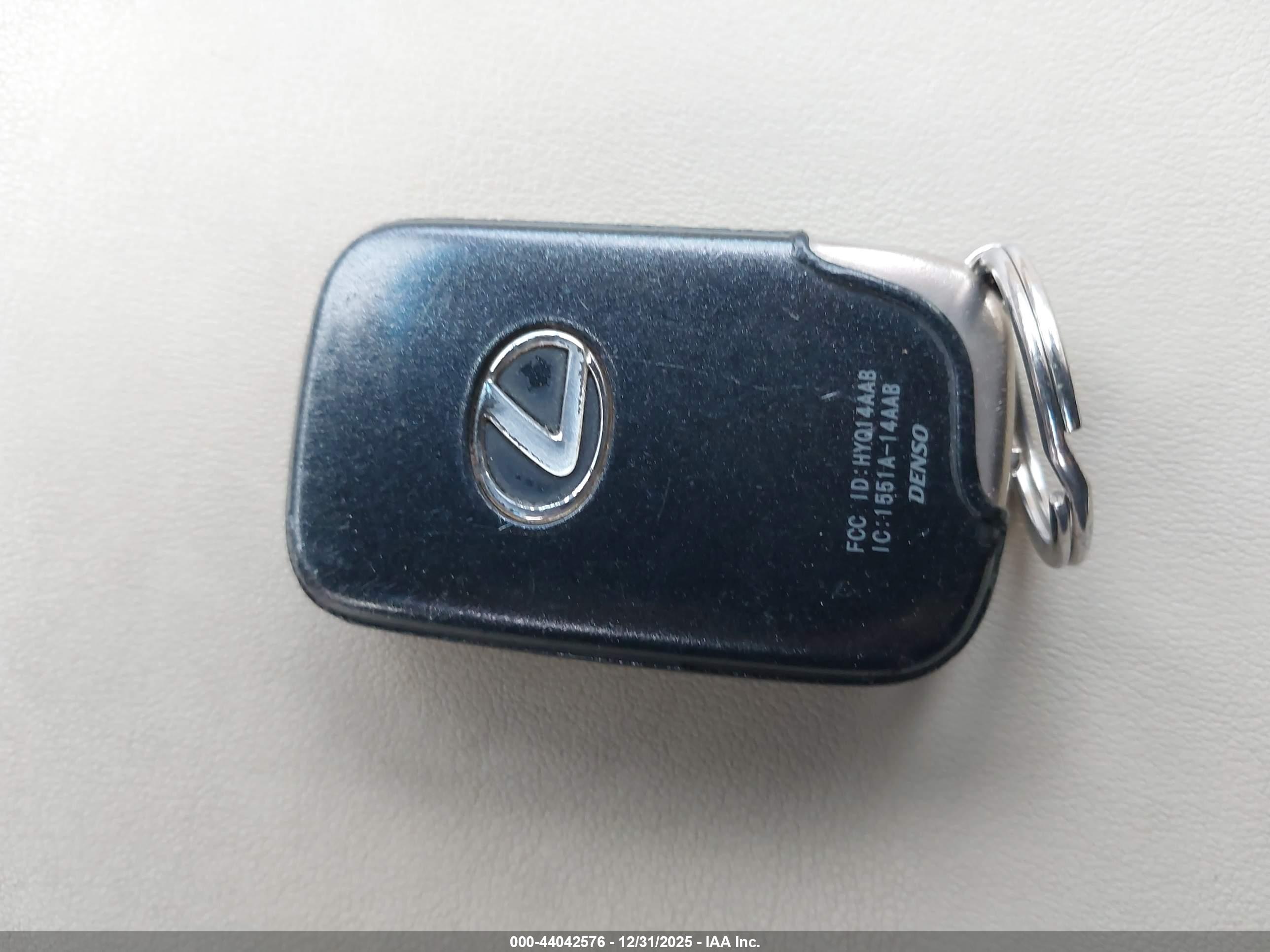 LEXUS ES image 11
