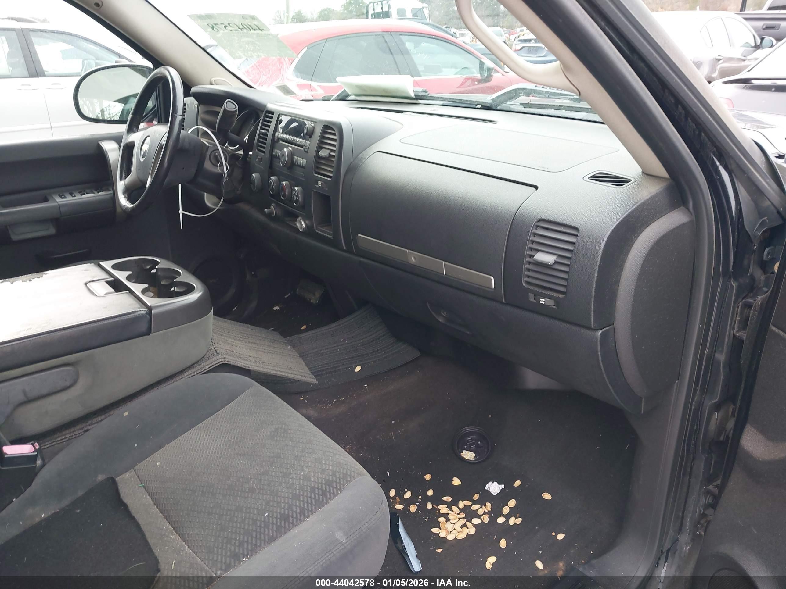 CHEVROLET SILVERADO image 5