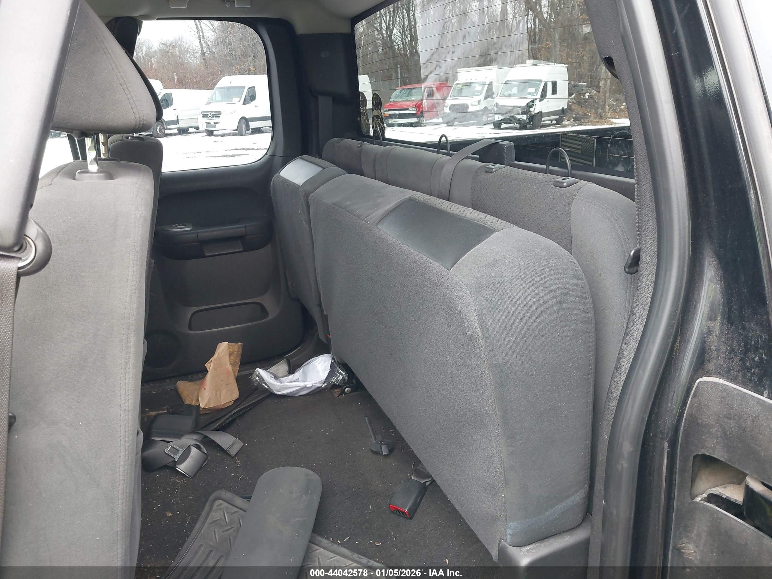CHEVROLET SILVERADO image 8
