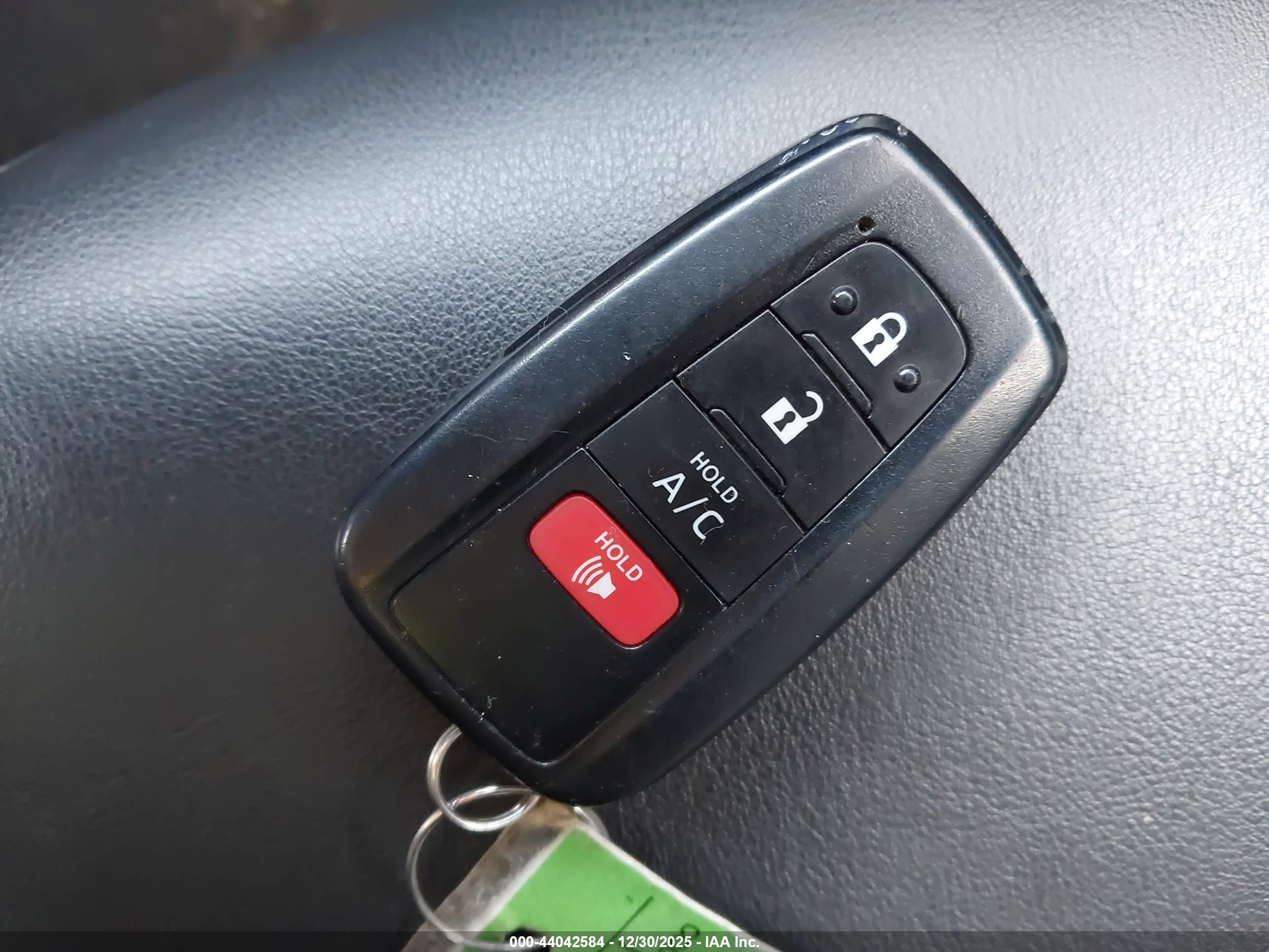 TOYOTA PRIUS image 11