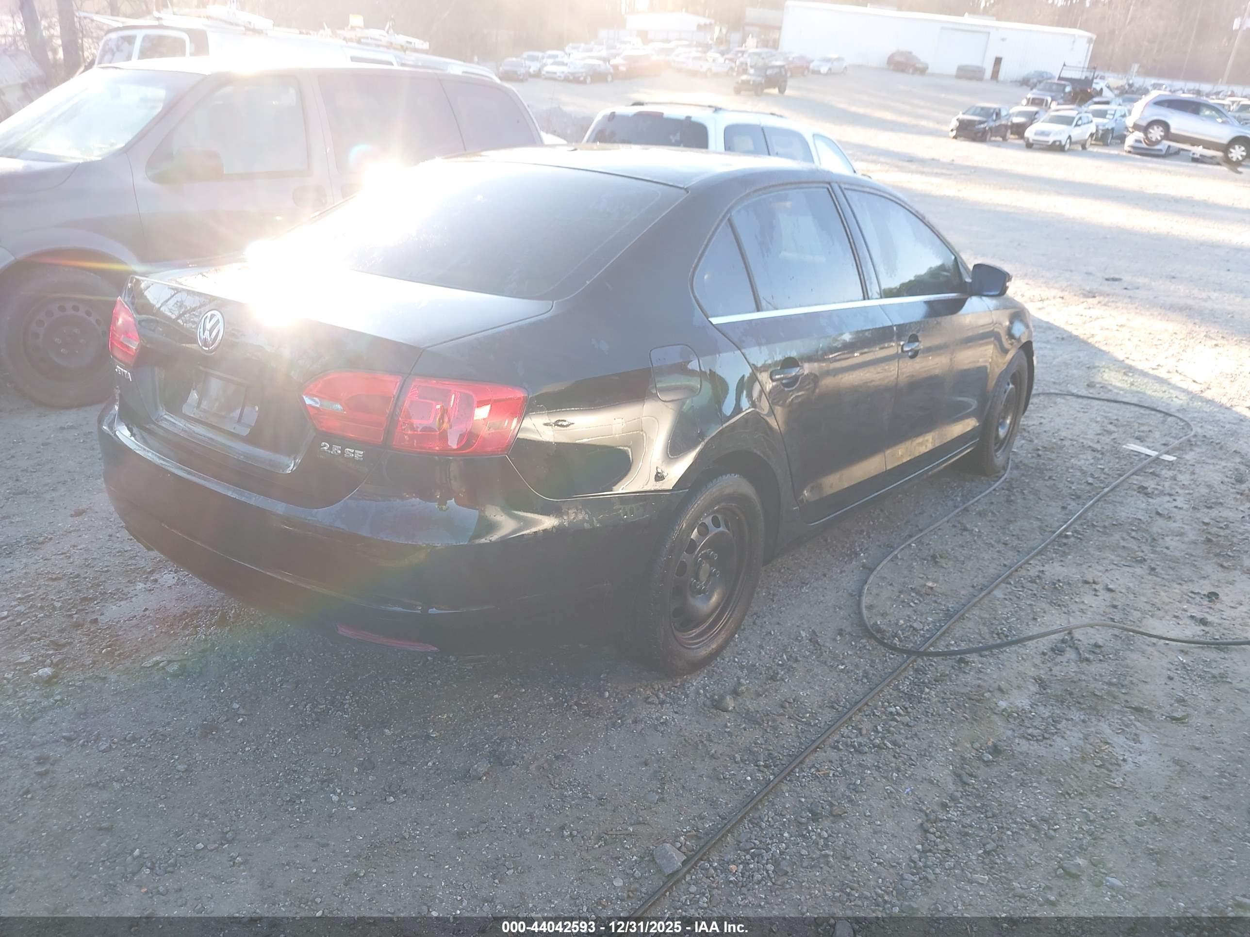 VOLKSWAGEN JETTA image 4