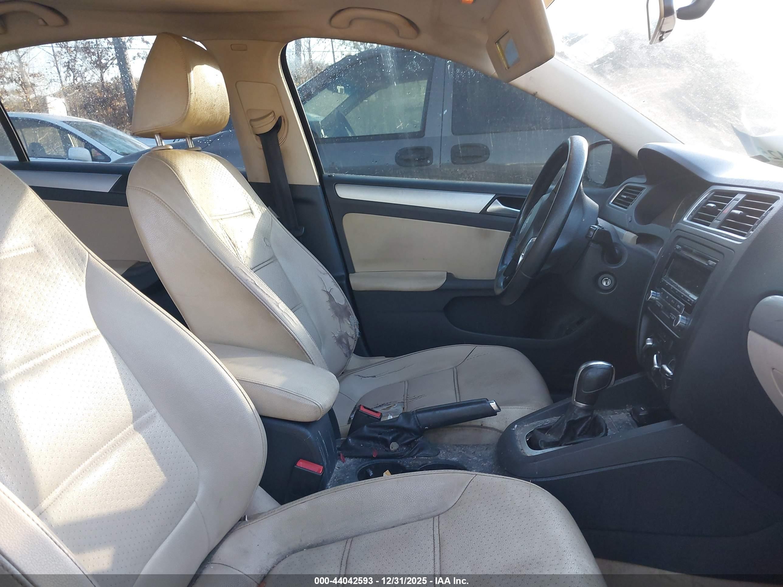 VOLKSWAGEN JETTA image 5