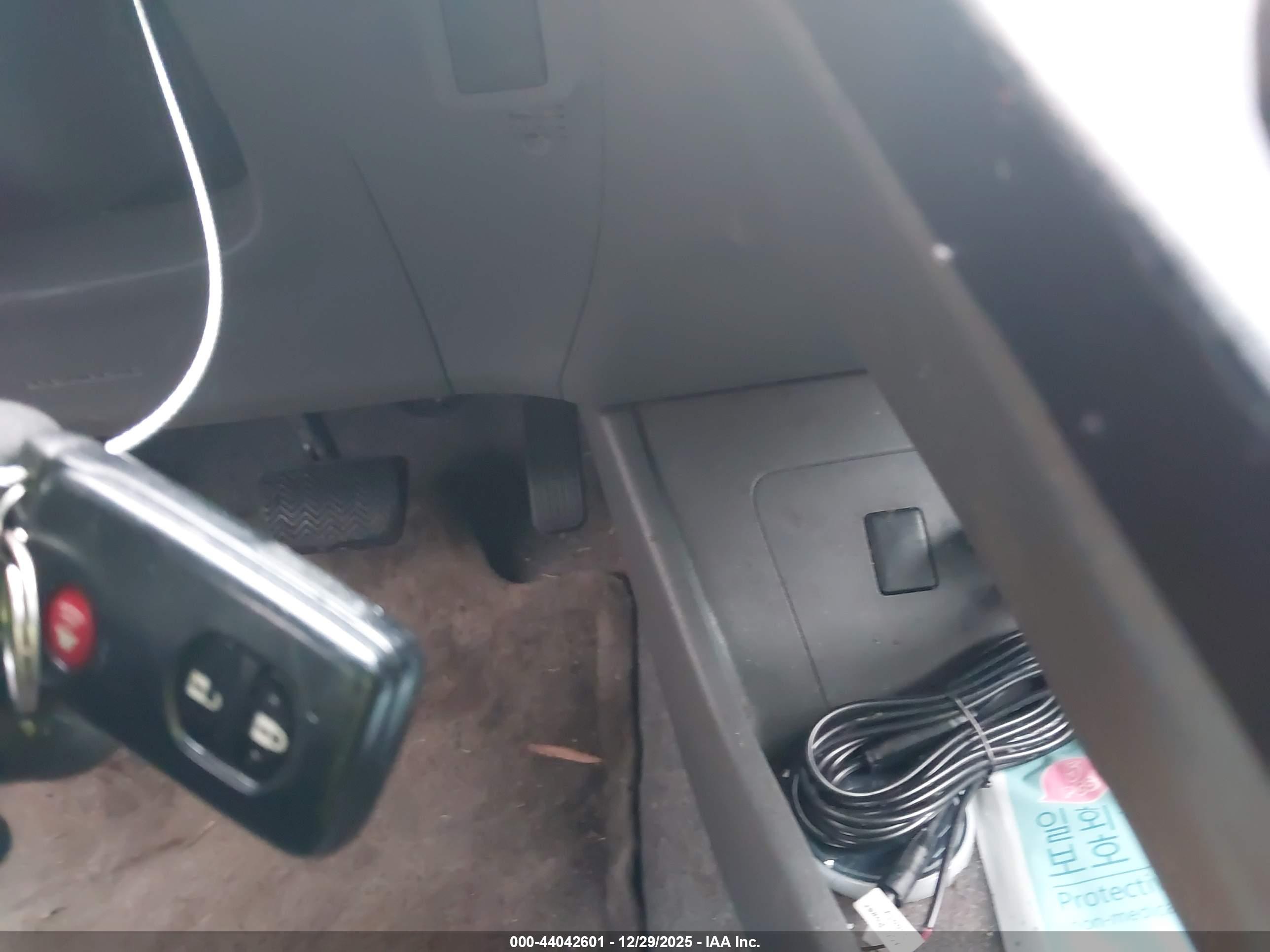 TOYOTA PRIUS image 11
