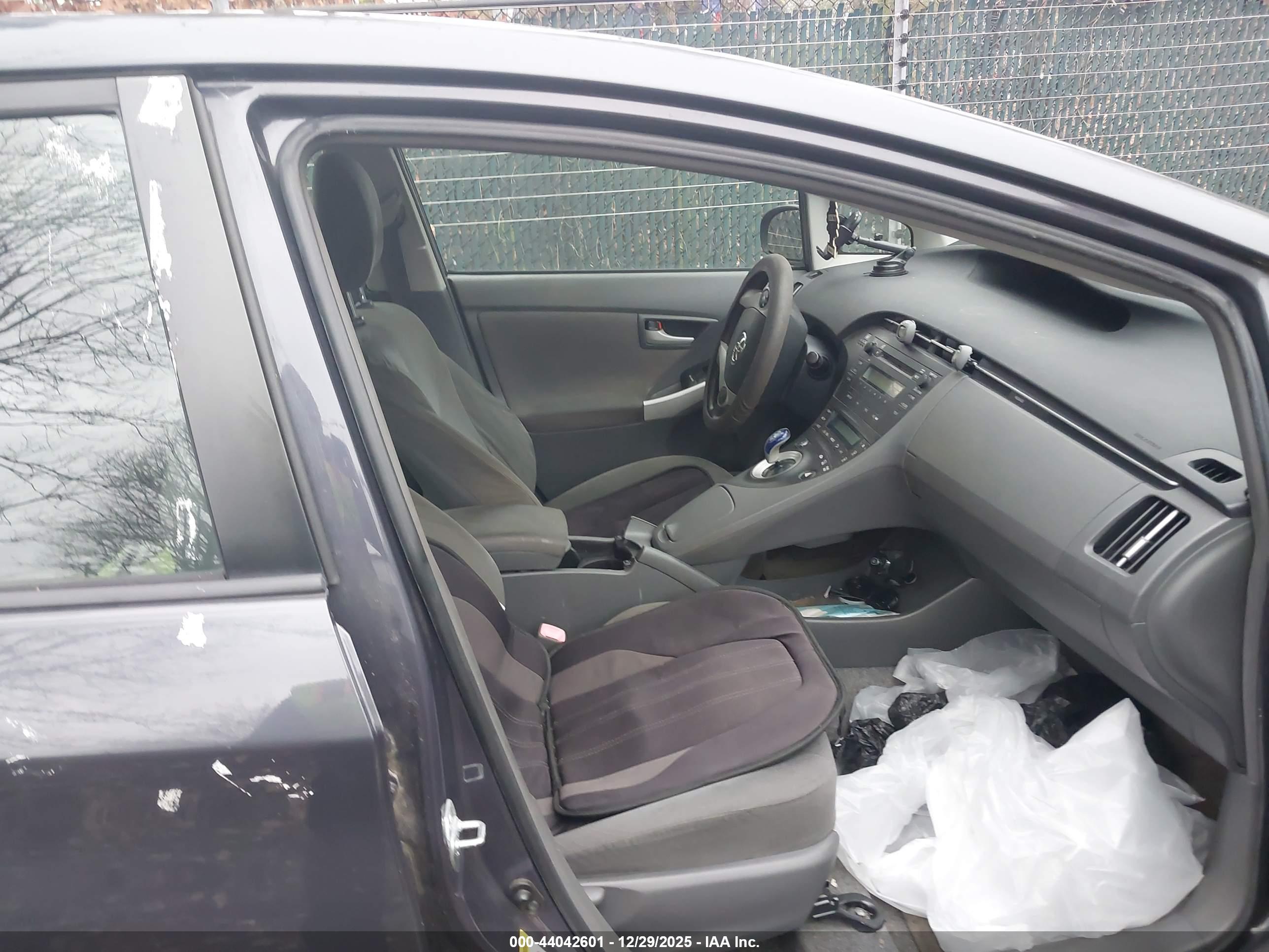 TOYOTA PRIUS image 5
