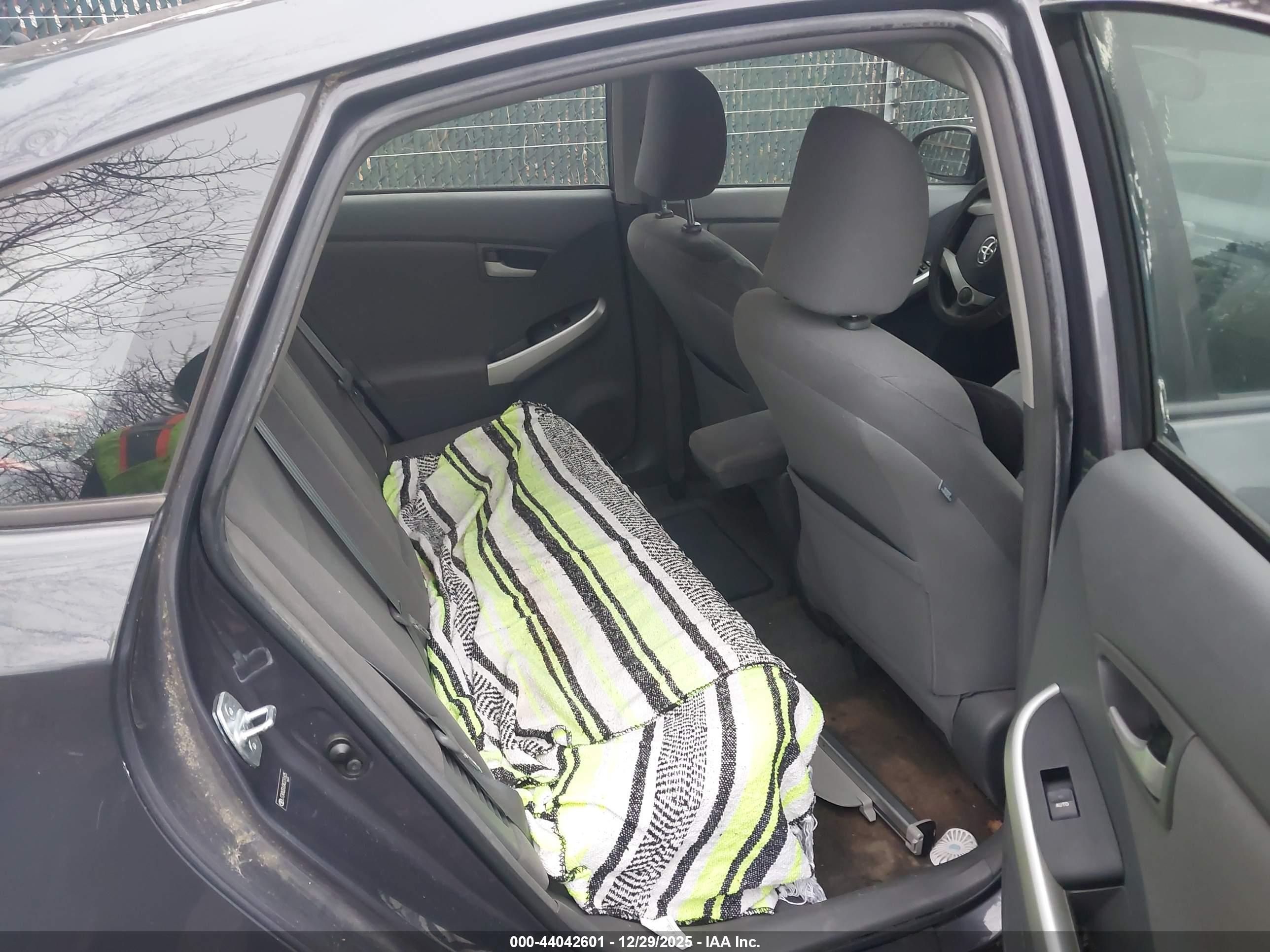 TOYOTA PRIUS image 8