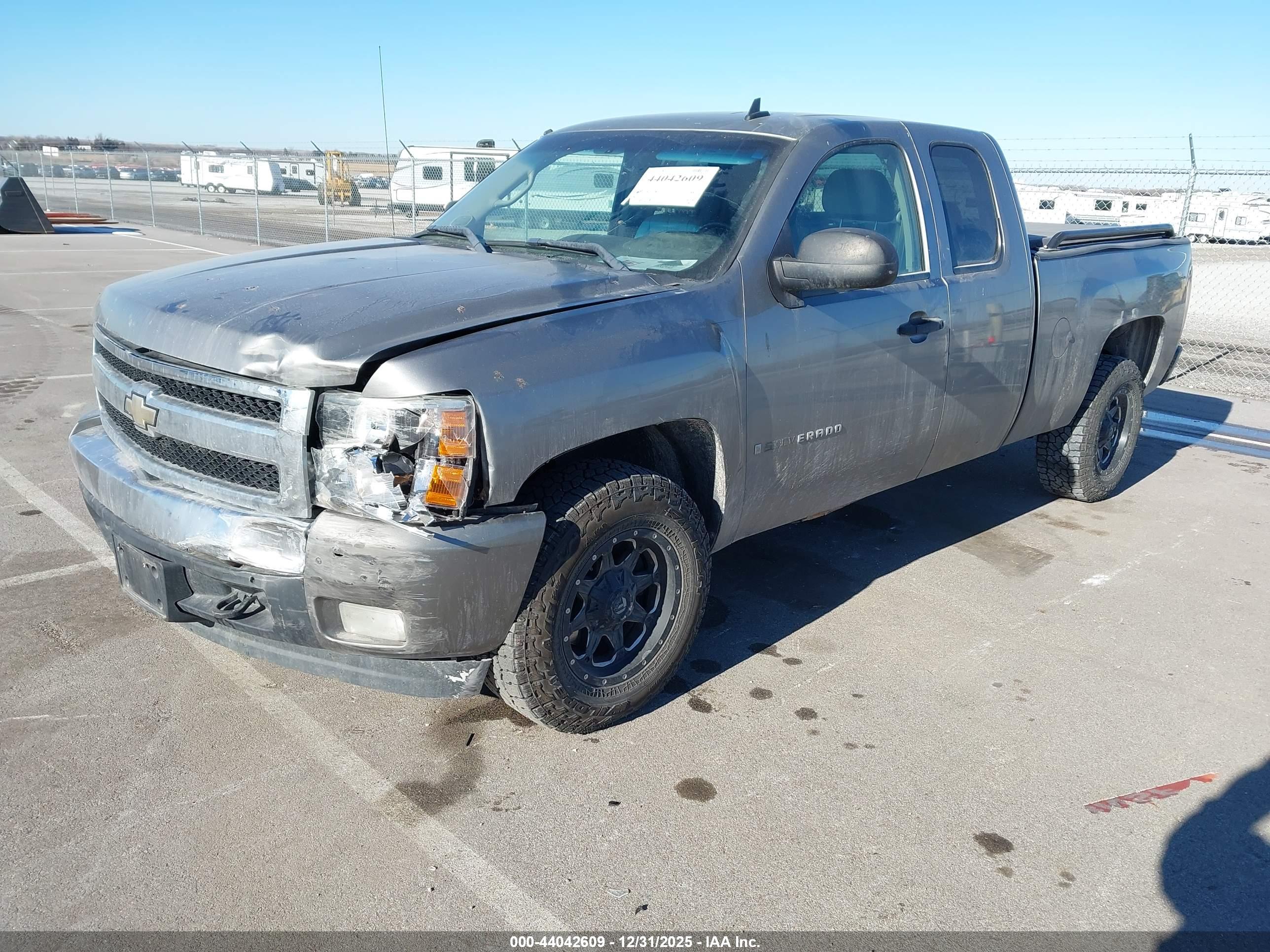 CHEVROLET SILVERADO image 2