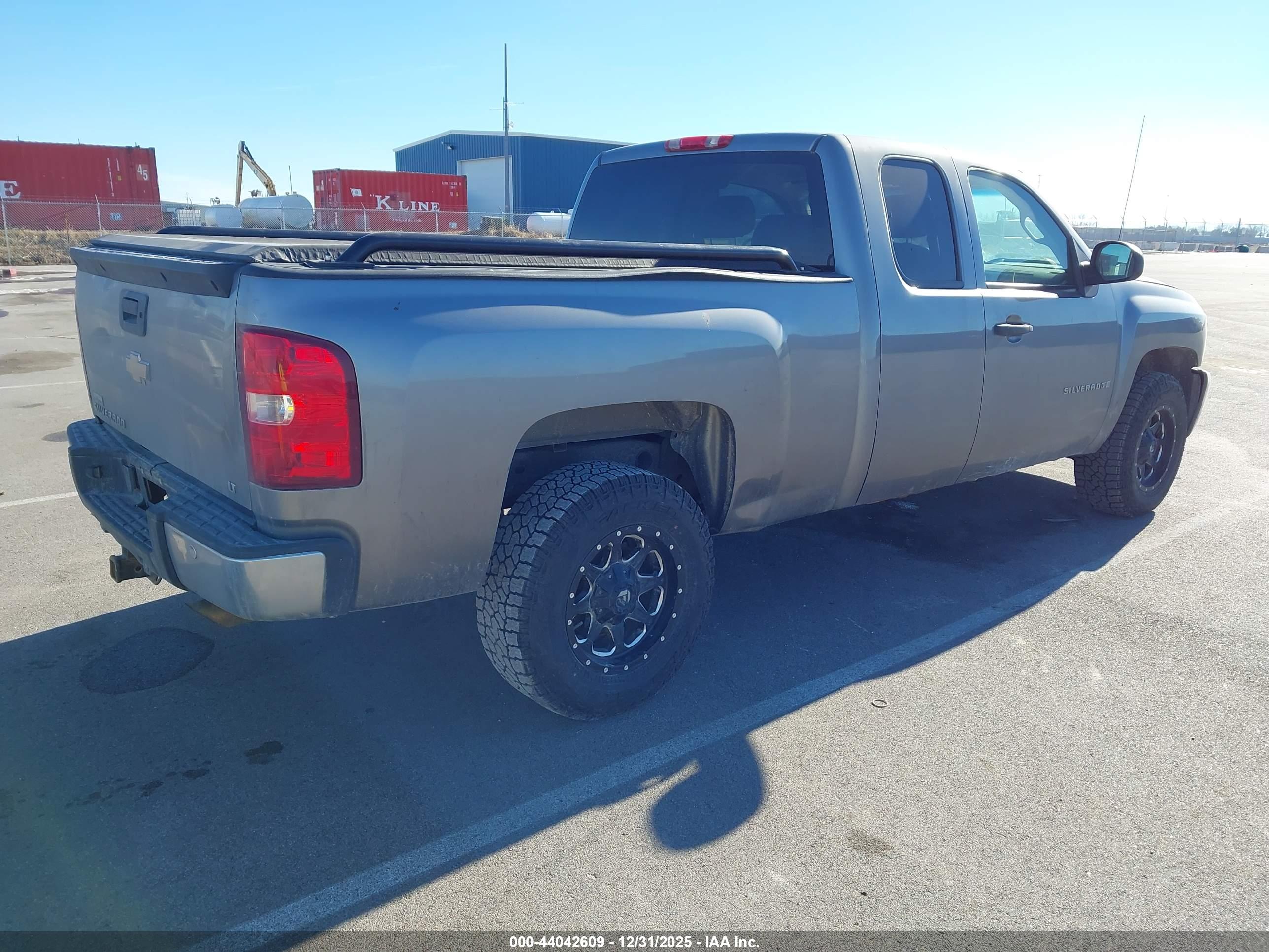 CHEVROLET SILVERADO image 4