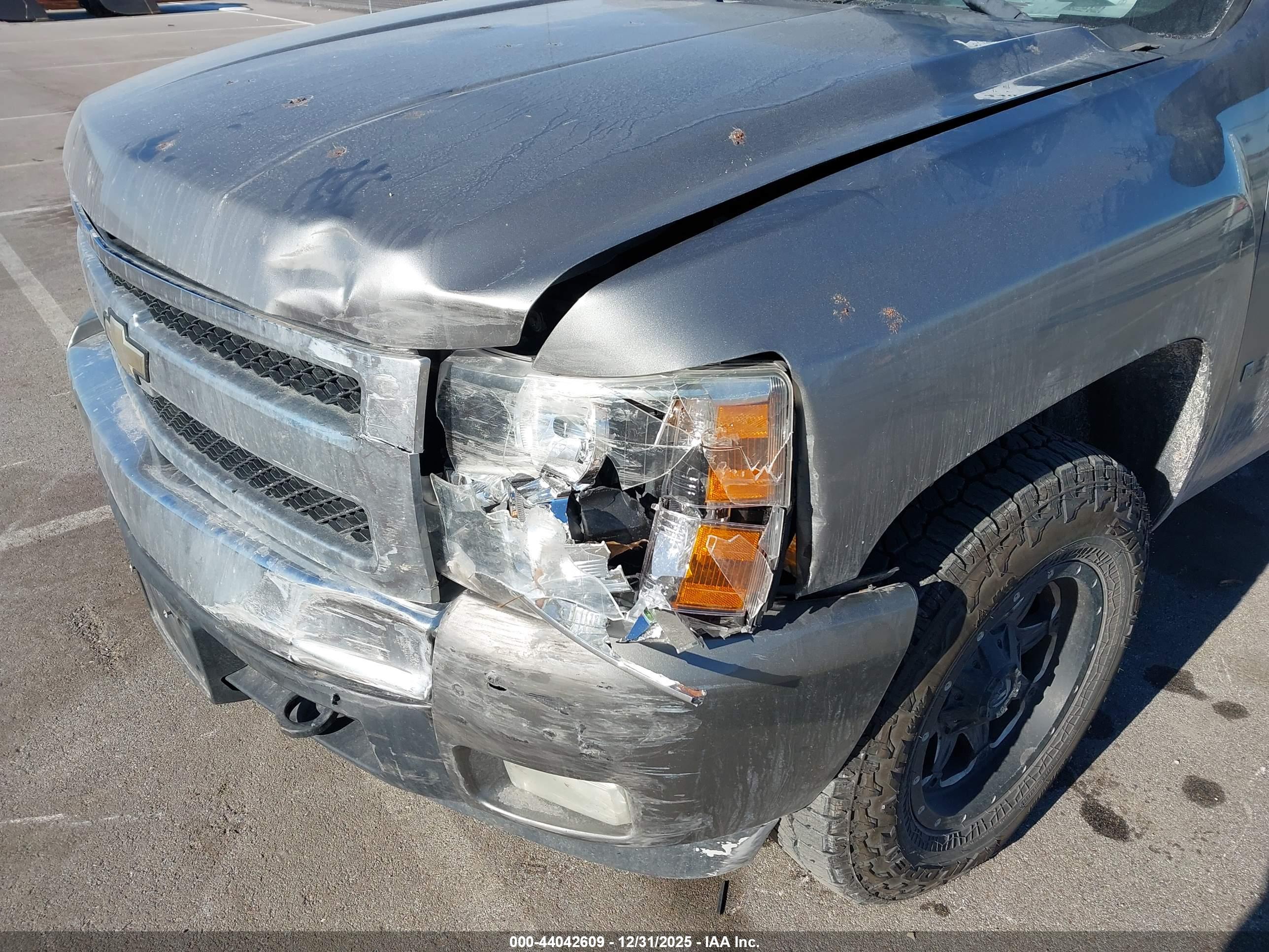 CHEVROLET SILVERADO image 6