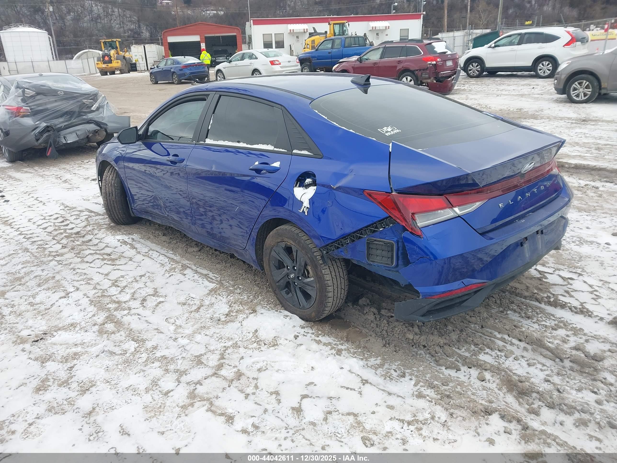 HYUNDAI ELANTRA image 3