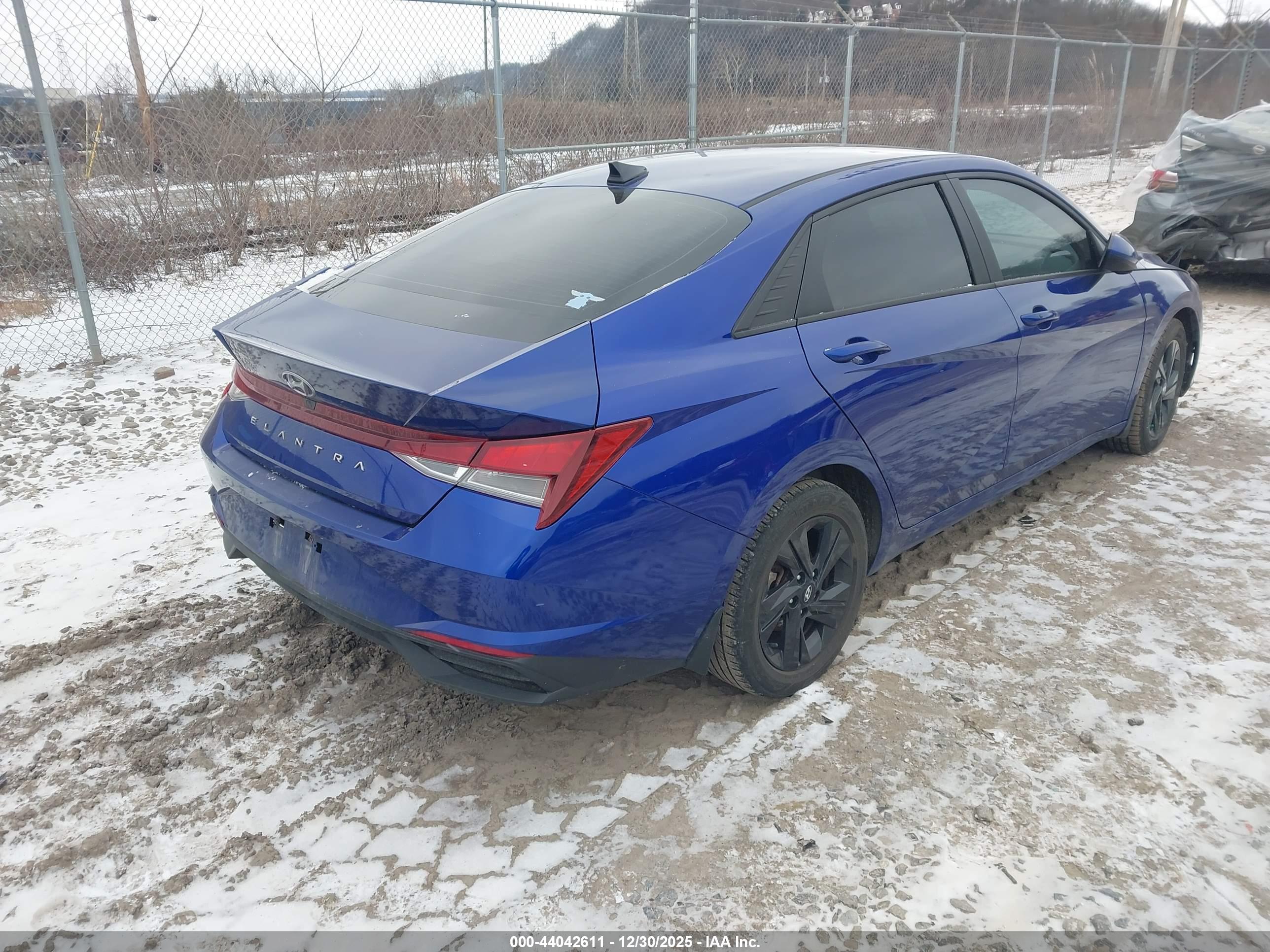 HYUNDAI ELANTRA image 4