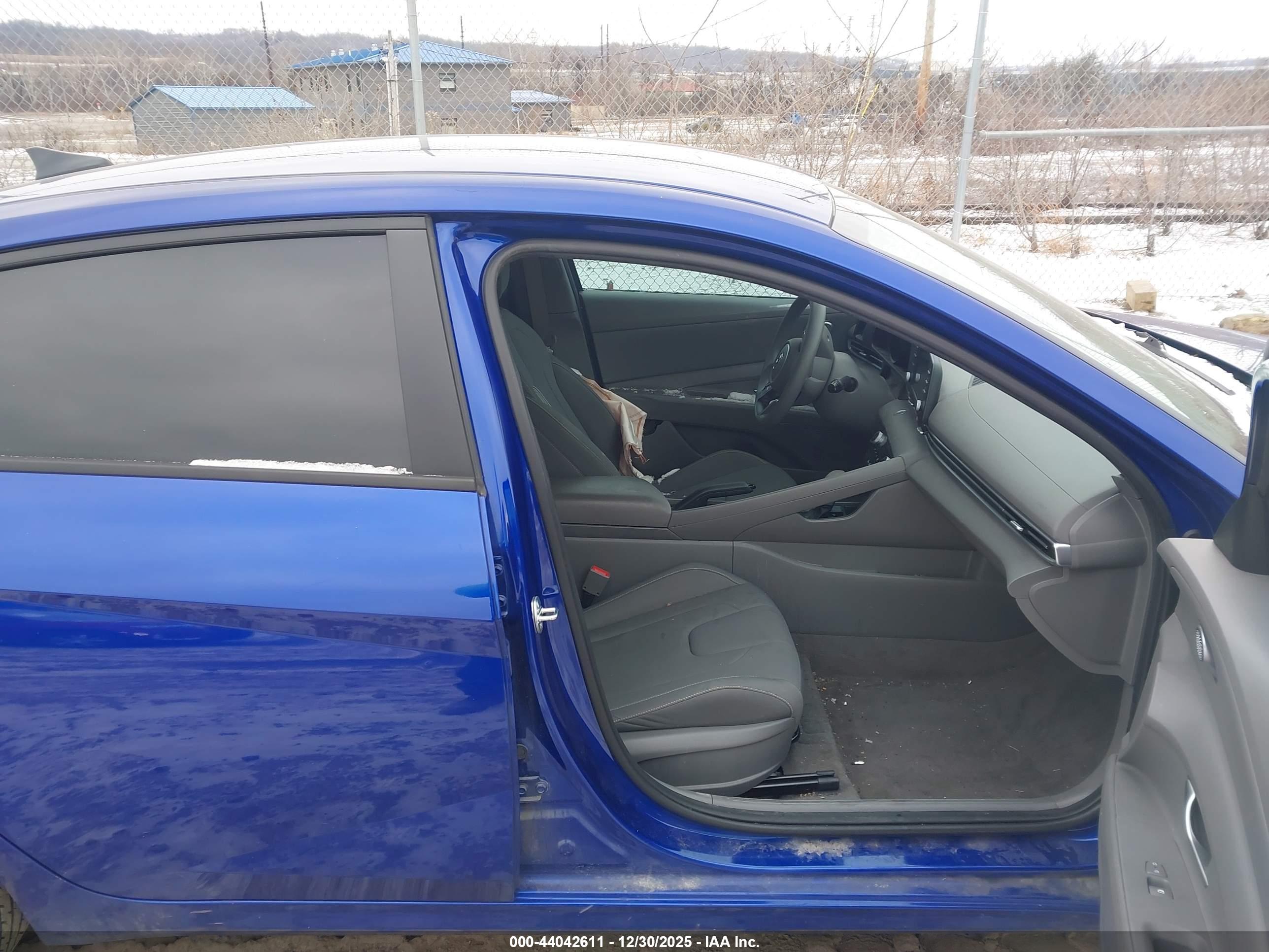 HYUNDAI ELANTRA image 5