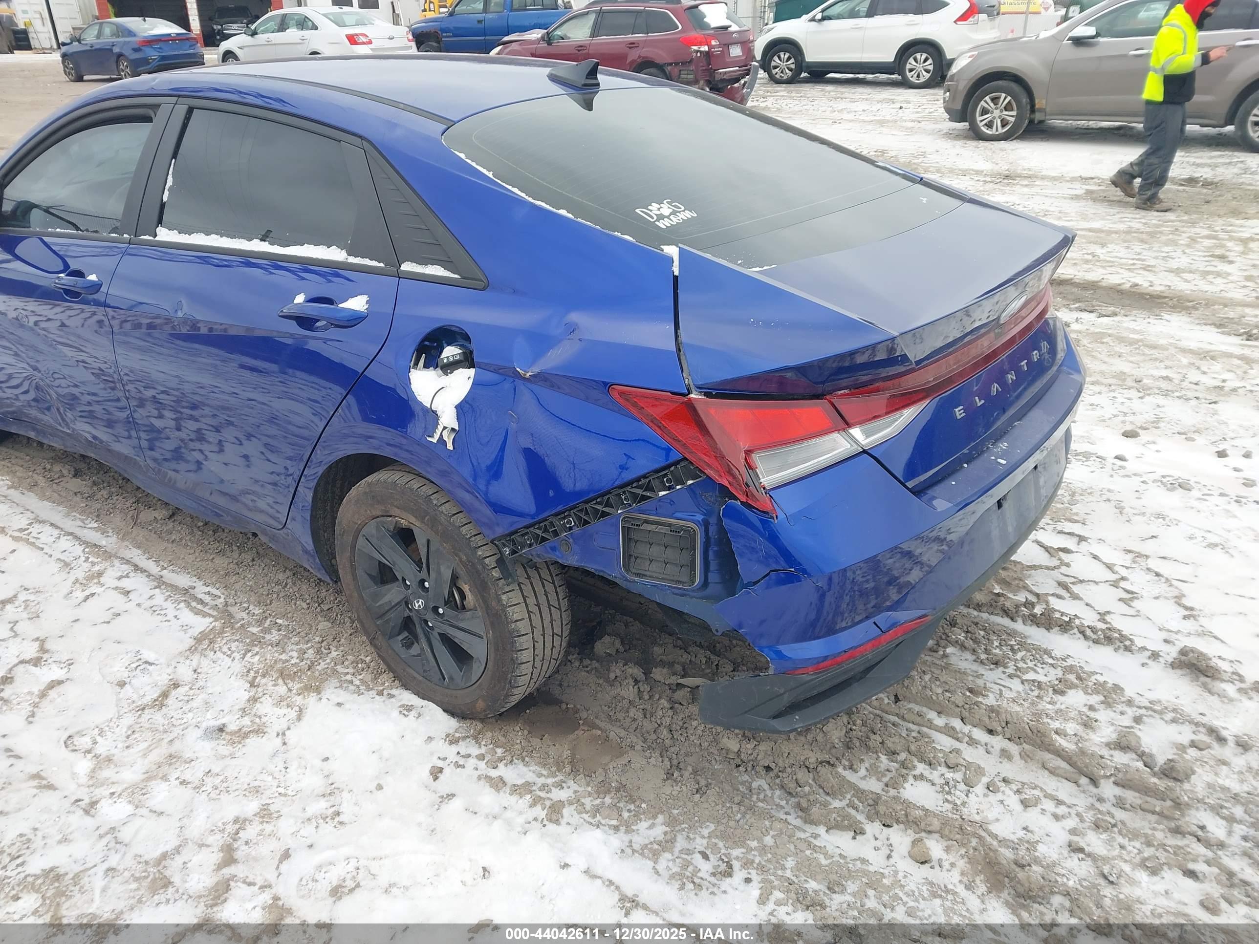 HYUNDAI ELANTRA image 6