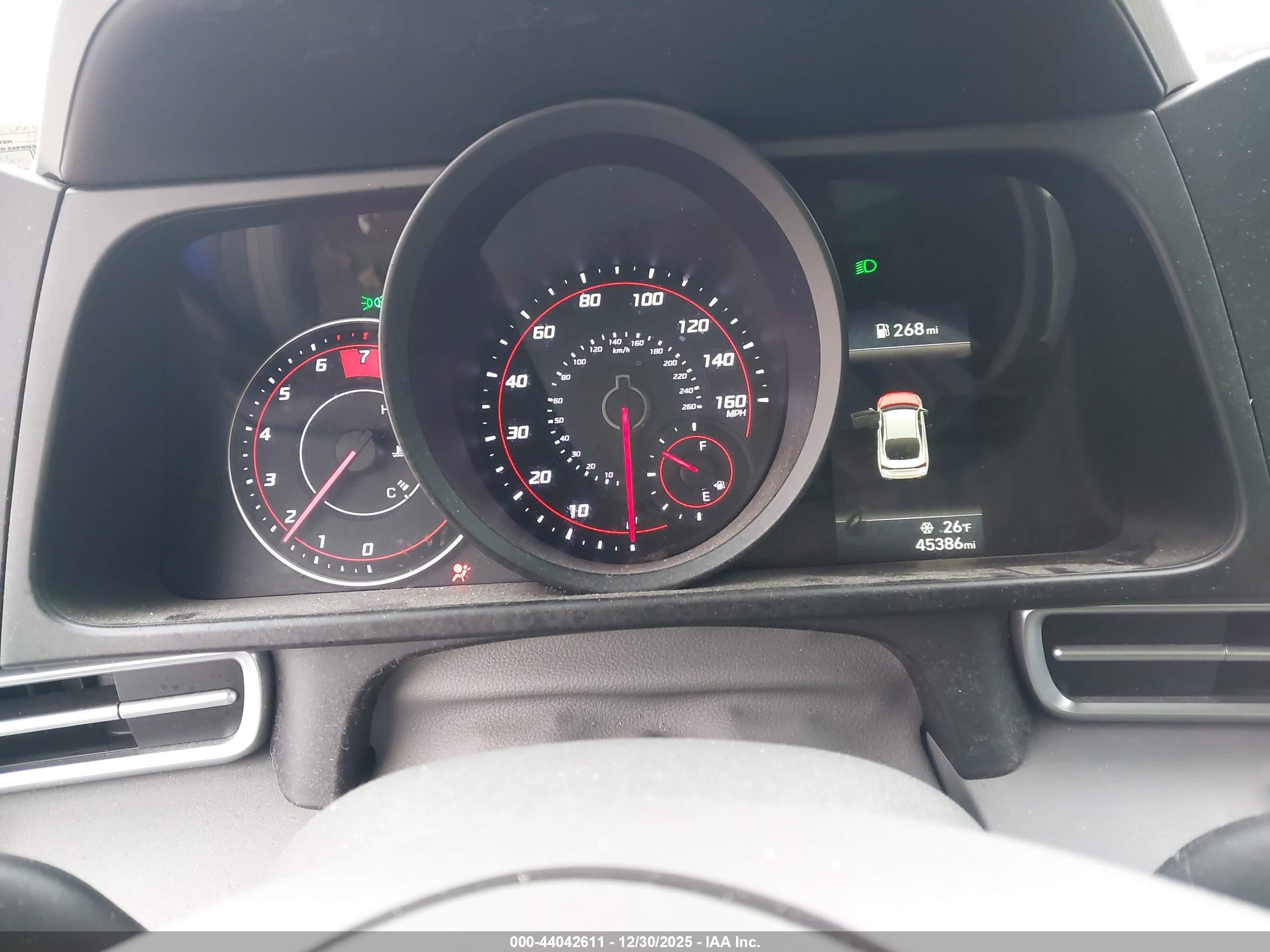 HYUNDAI ELANTRA image 7