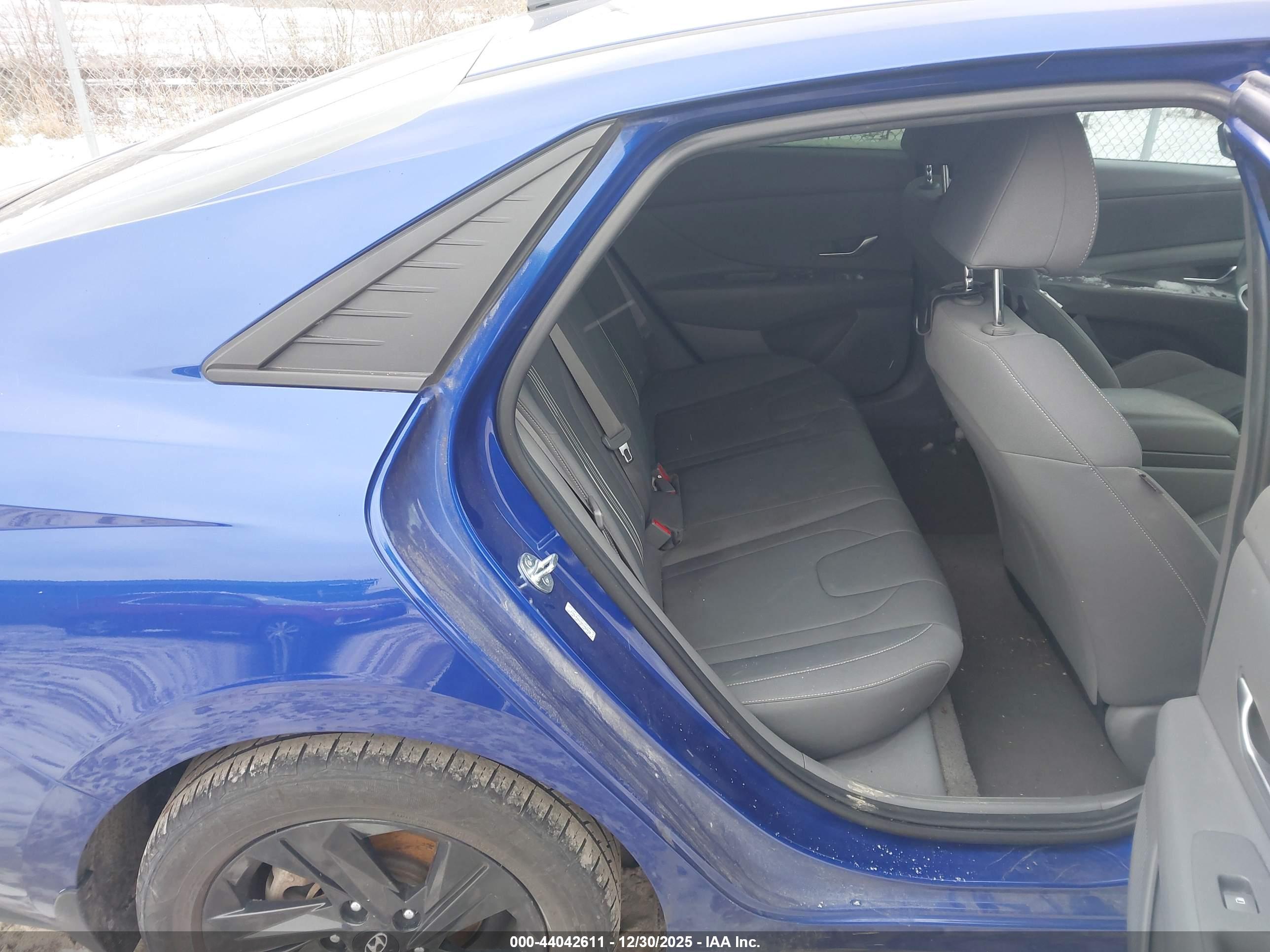 HYUNDAI ELANTRA image 8
