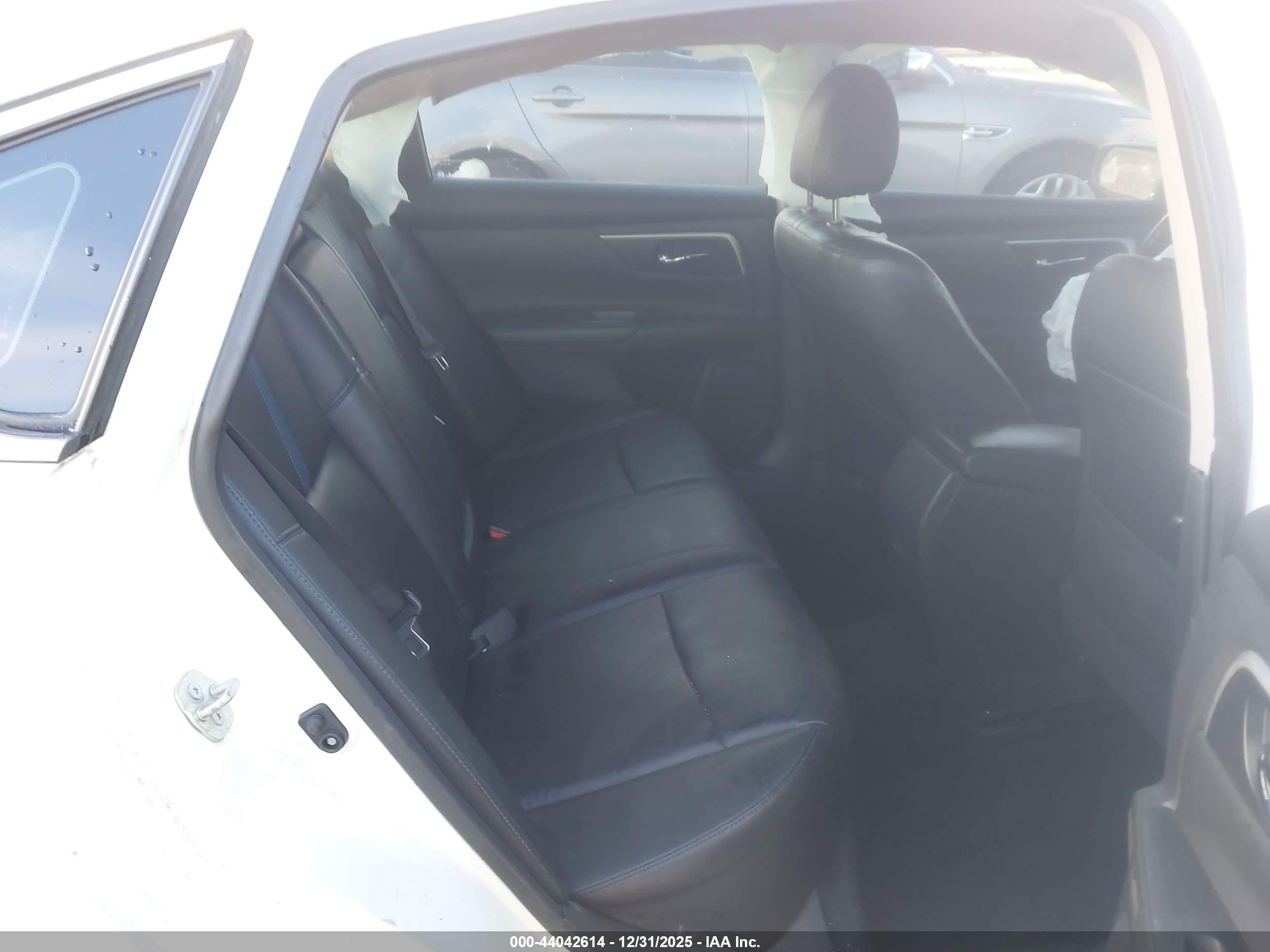 NISSAN ALTIMA image 8