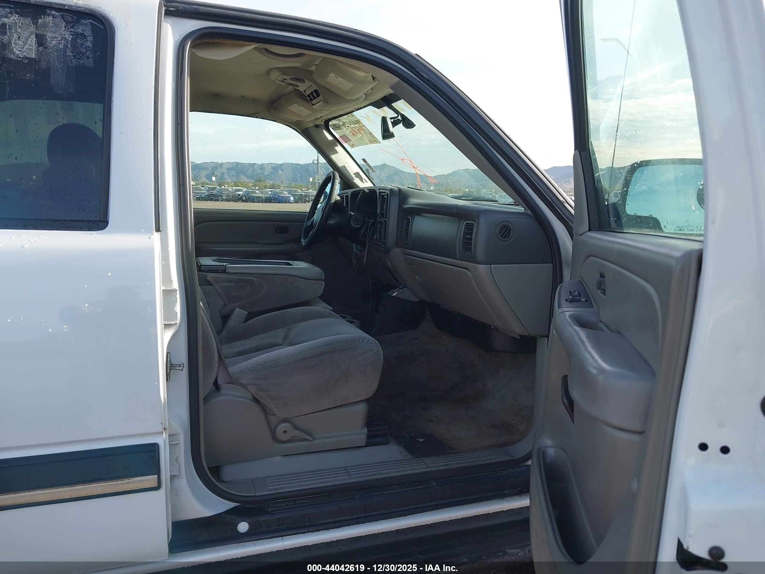 CHEVROLET TAHOE image 5