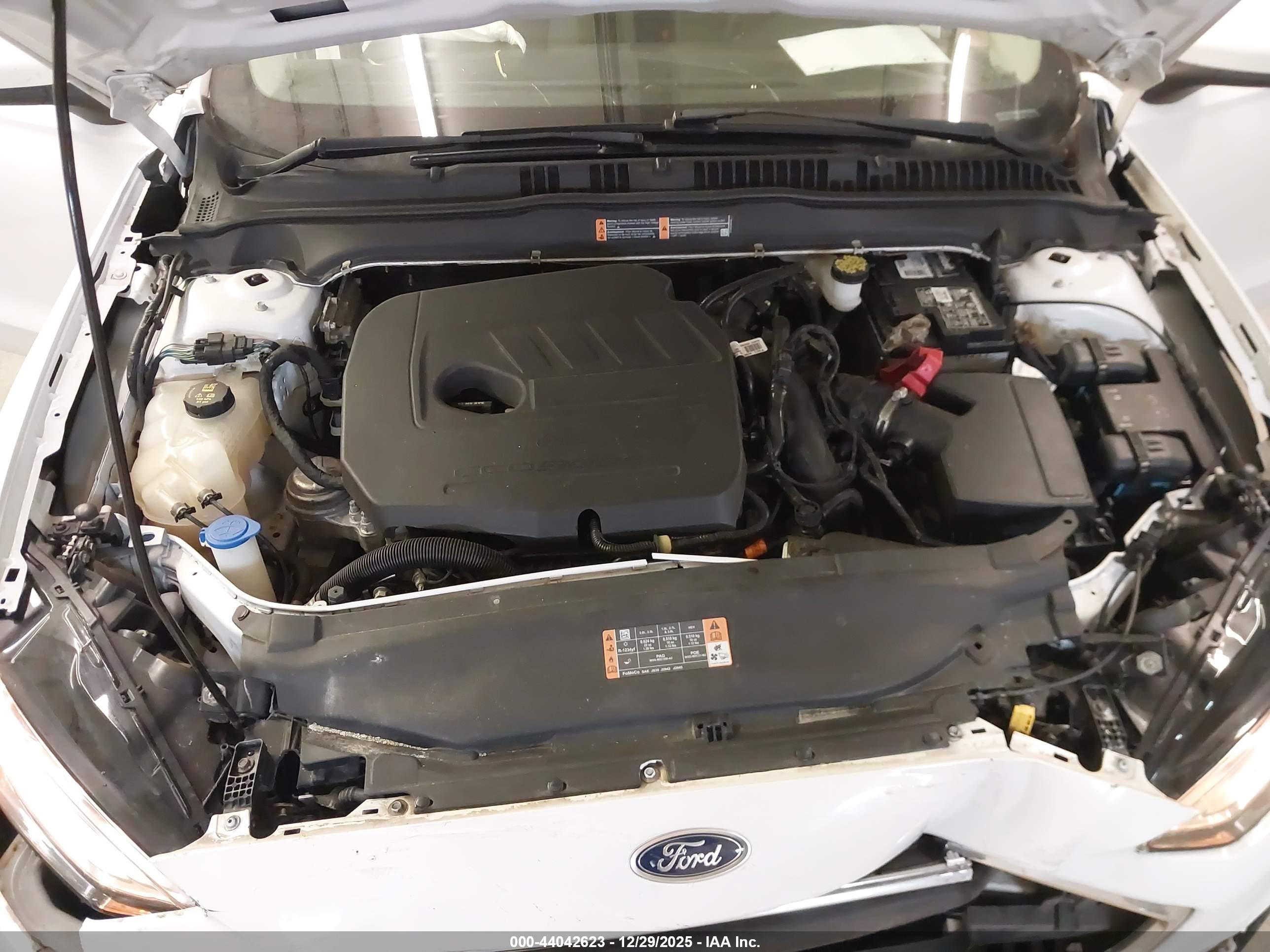 FORD FUSION image 10