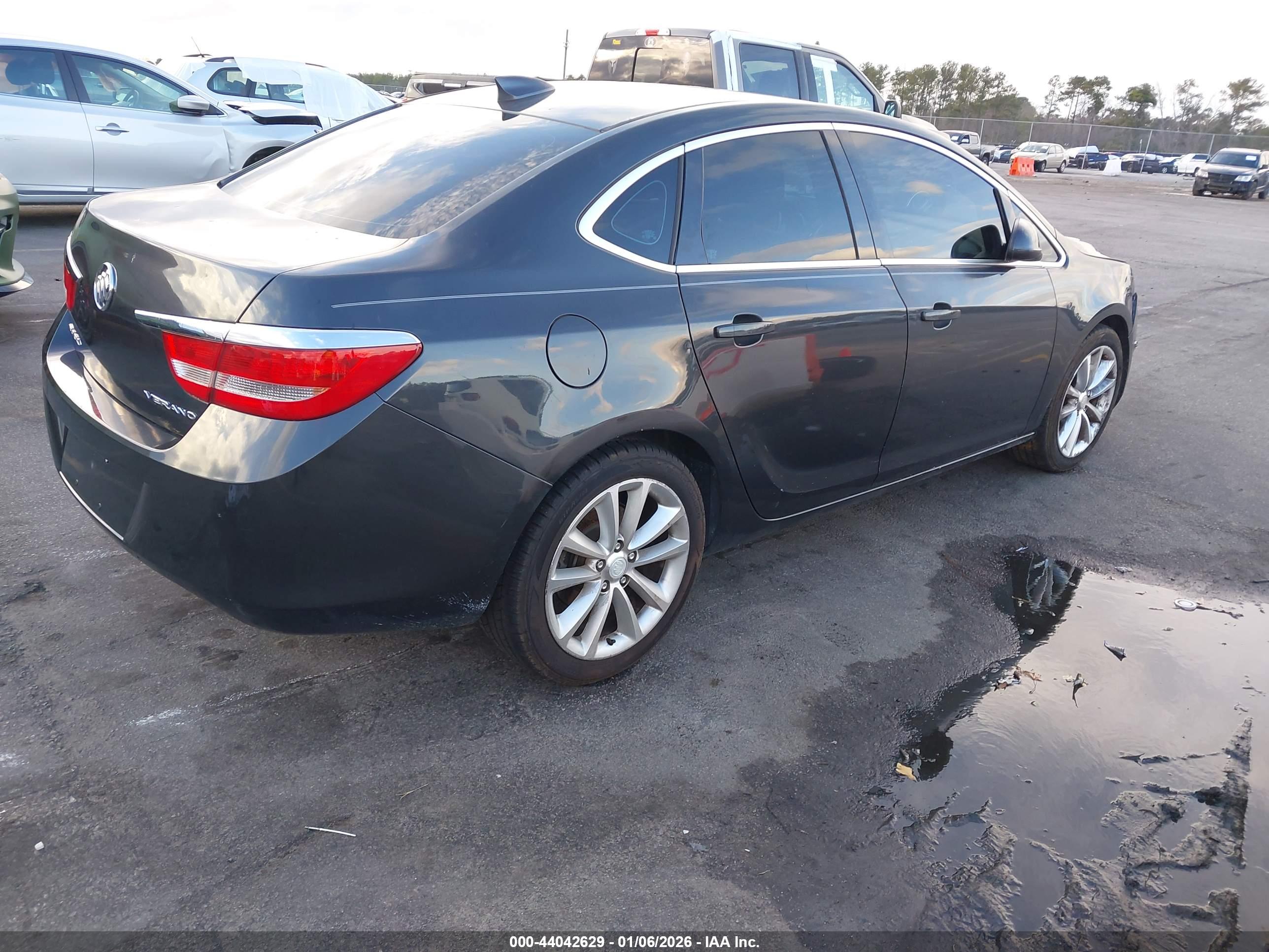 BUICK VERANO image 4