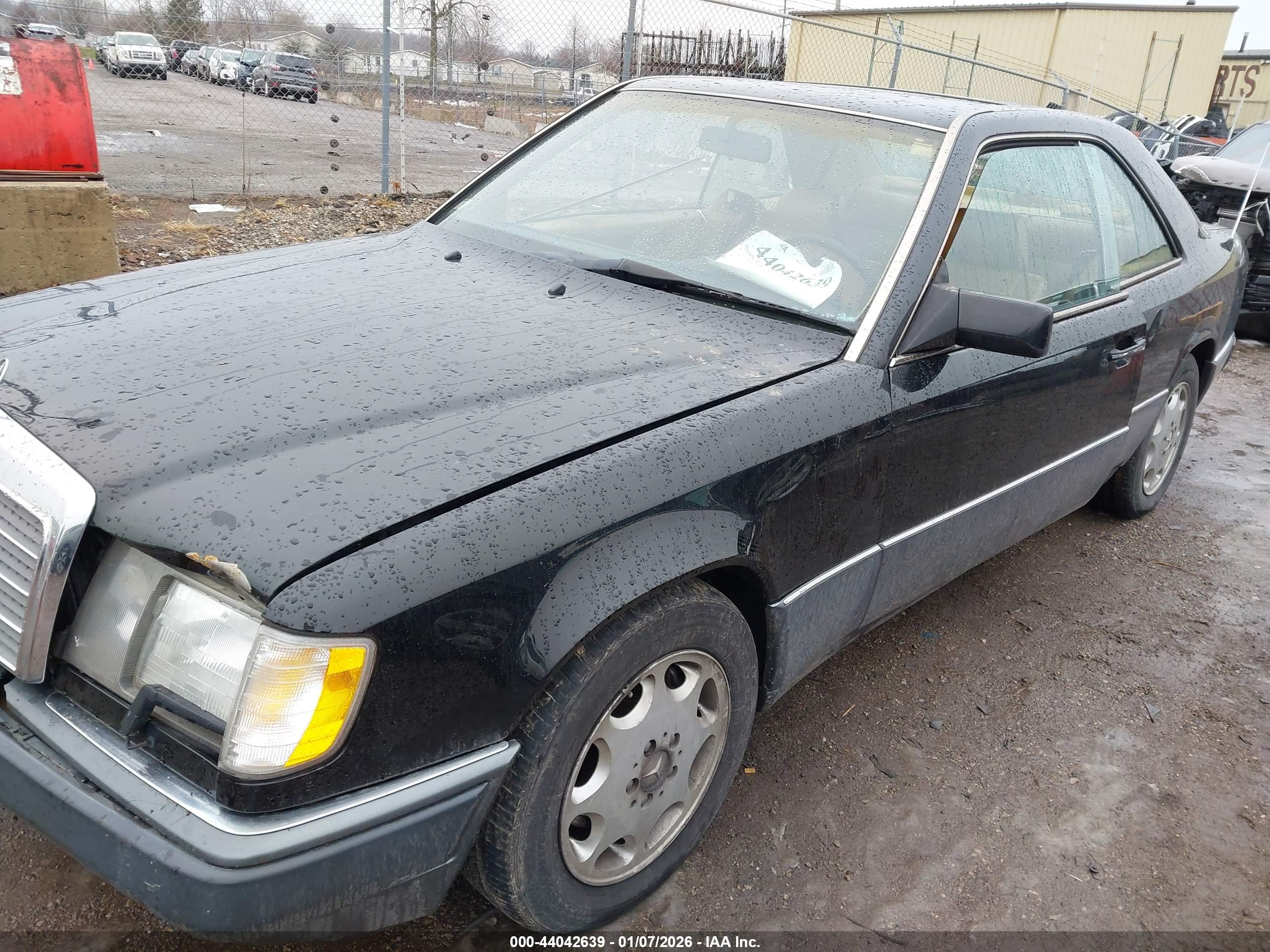 MERCEDES-BENZ 300 image 2