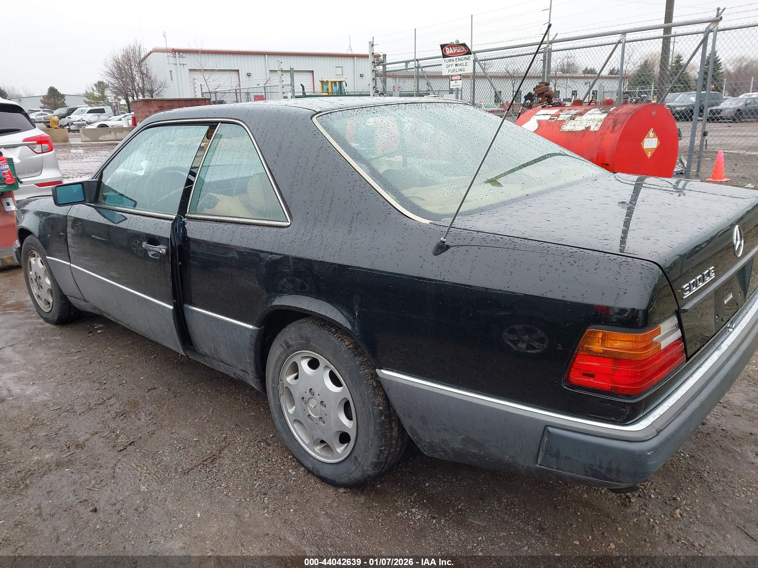MERCEDES-BENZ 300 image 3
