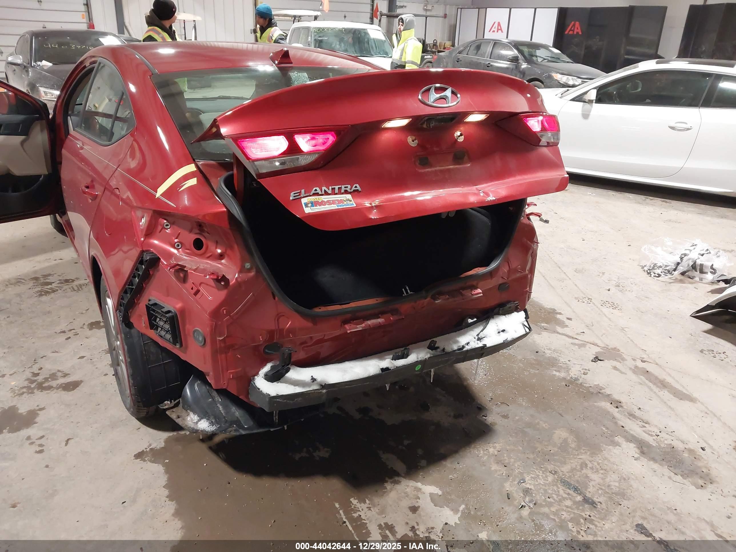 HYUNDAI ELANTRA image 6