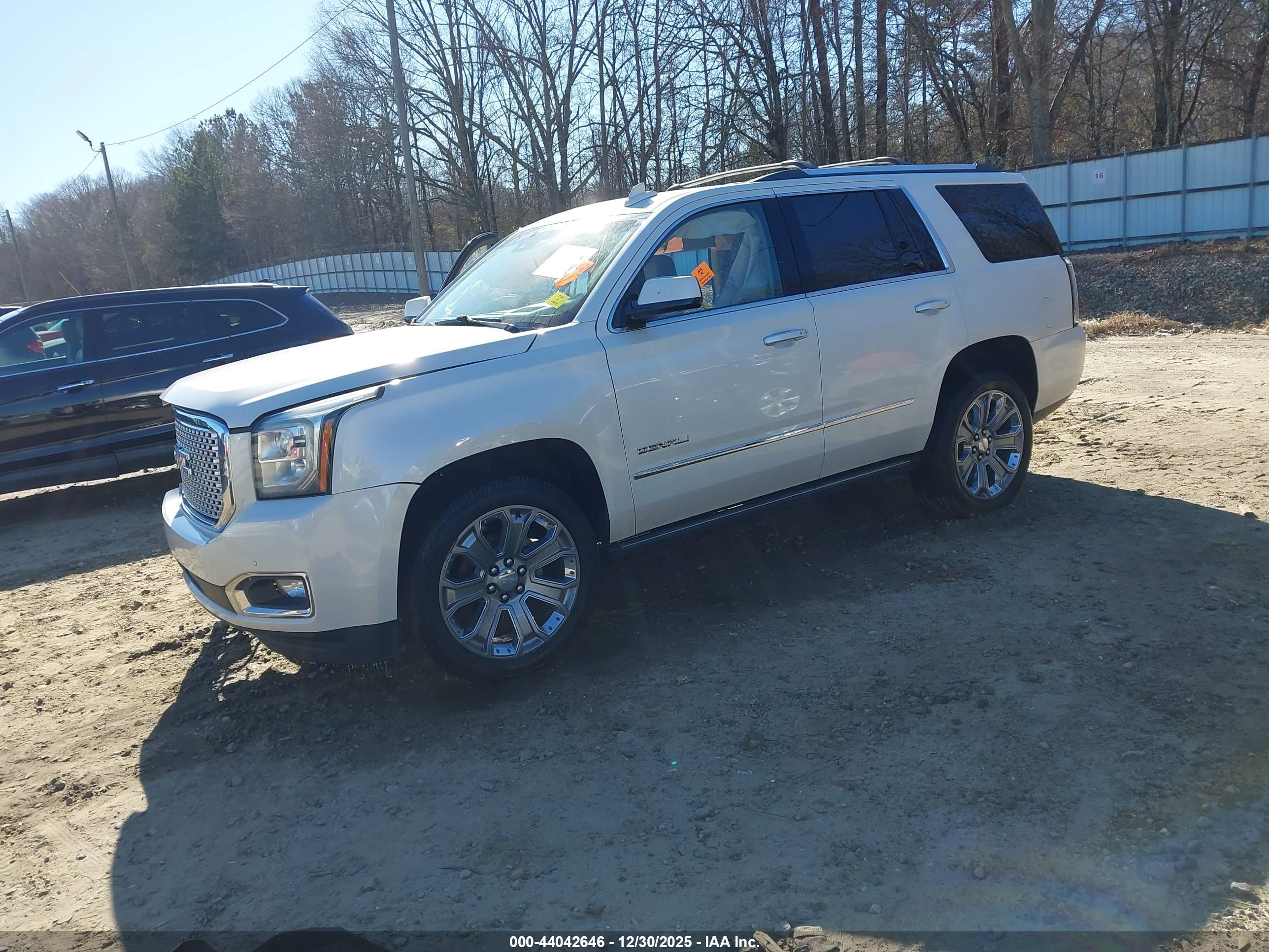 GMC YUKON image 2