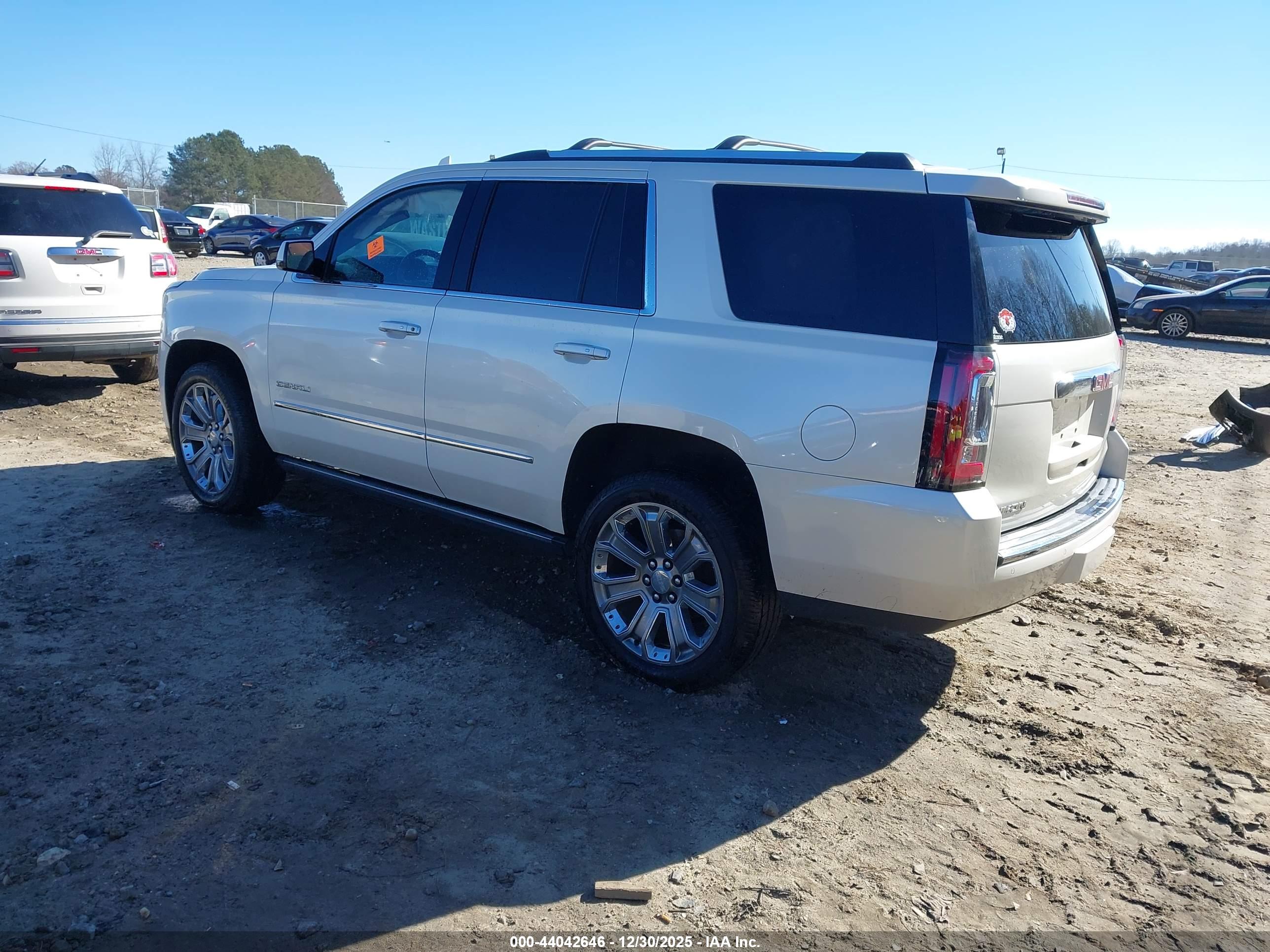 GMC YUKON image 3