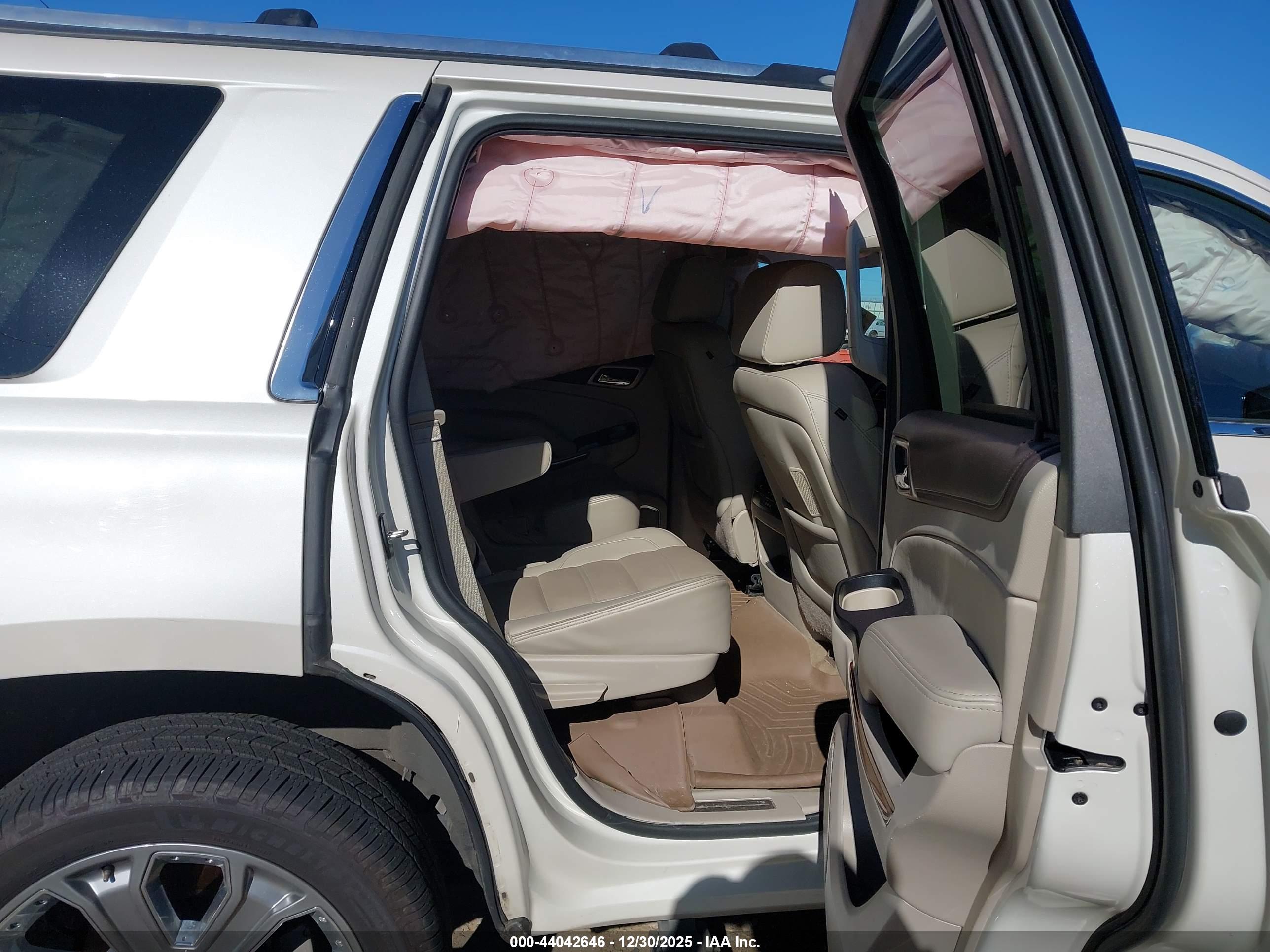 GMC YUKON image 8