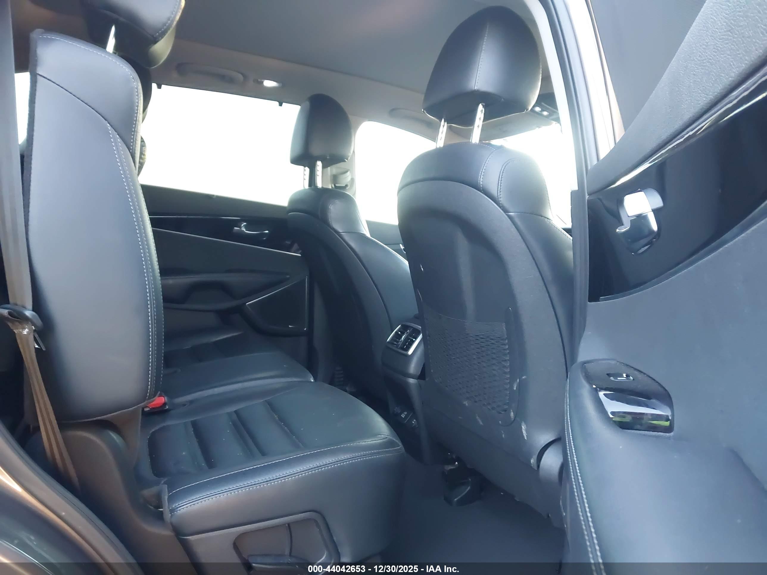 KIA SORENTO image 8