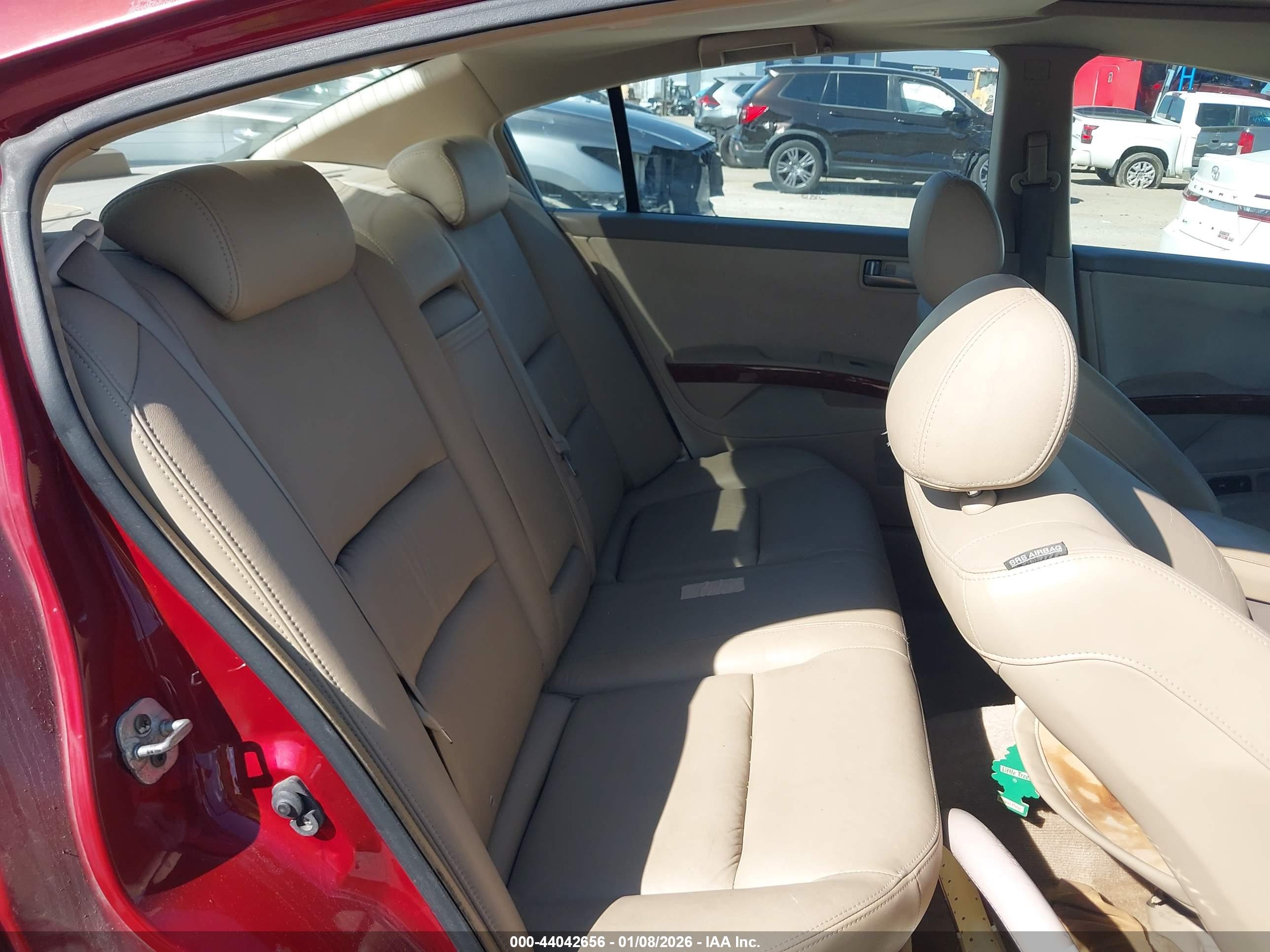NISSAN MAXIMA image 8