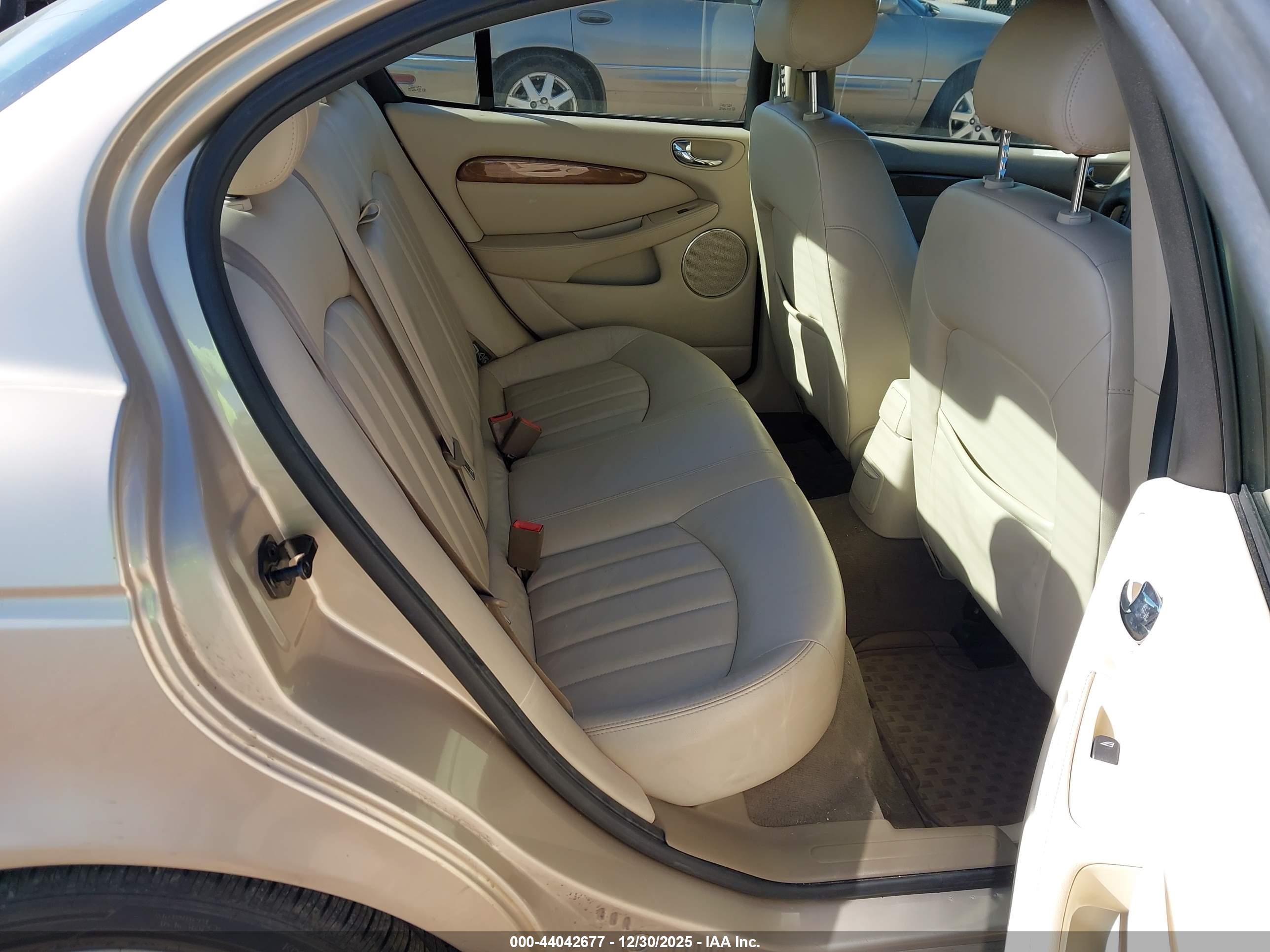 JAGUAR X-TYPE image 8