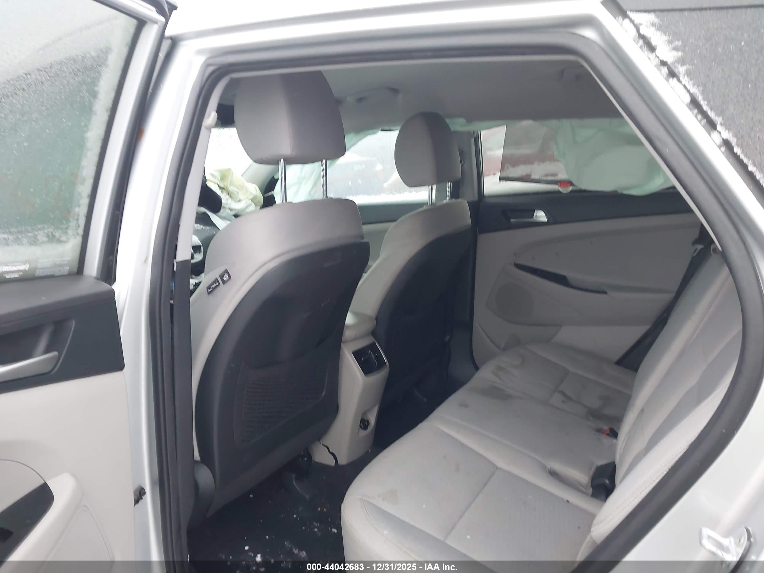 HYUNDAI TUCSON image 8