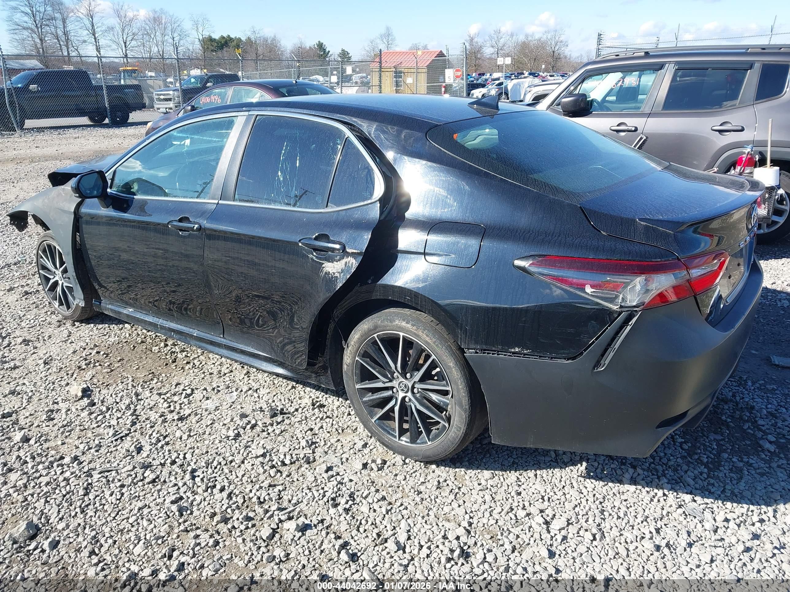 TOYOTA CAMRY image 3