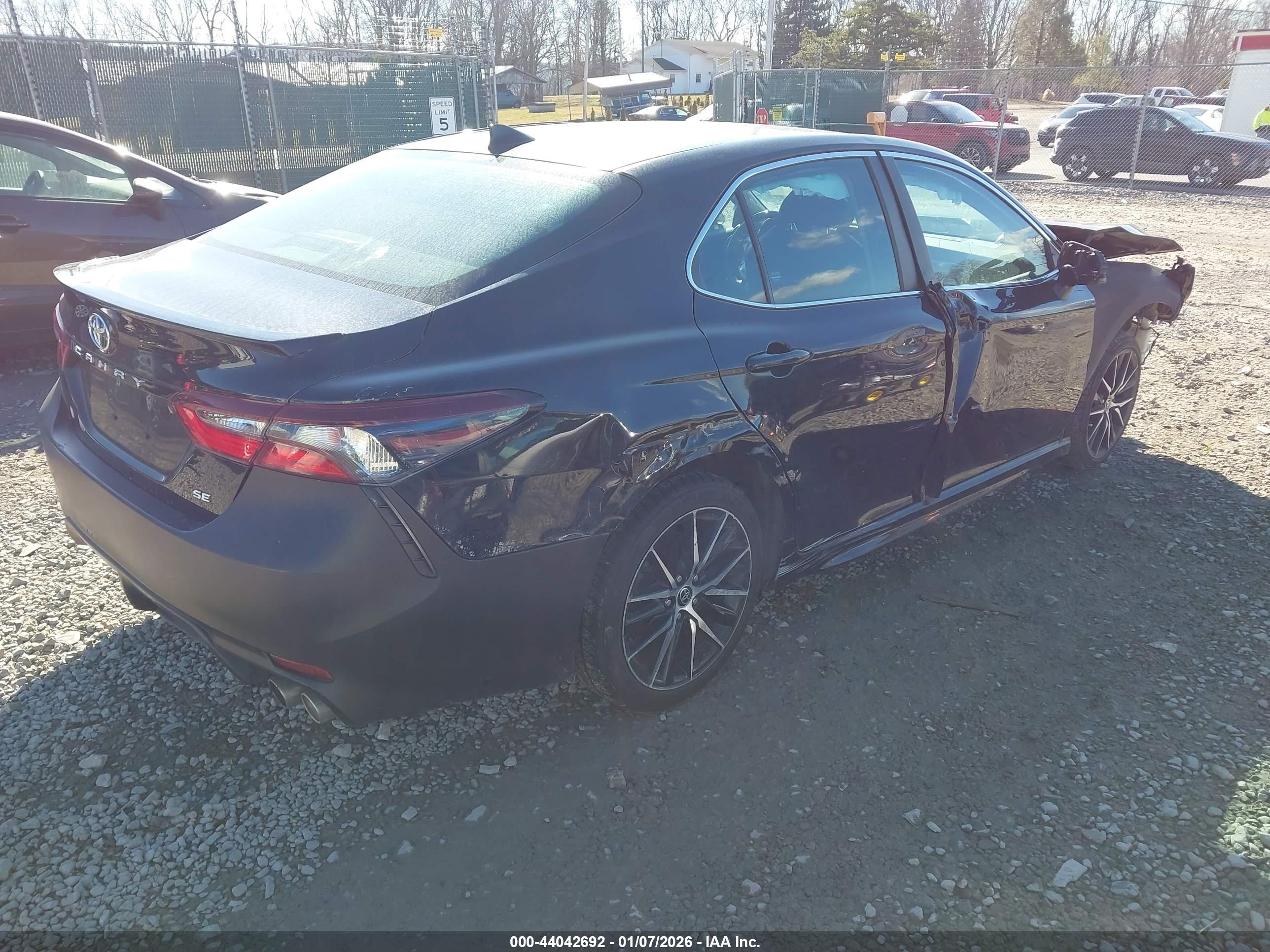 TOYOTA CAMRY image 4