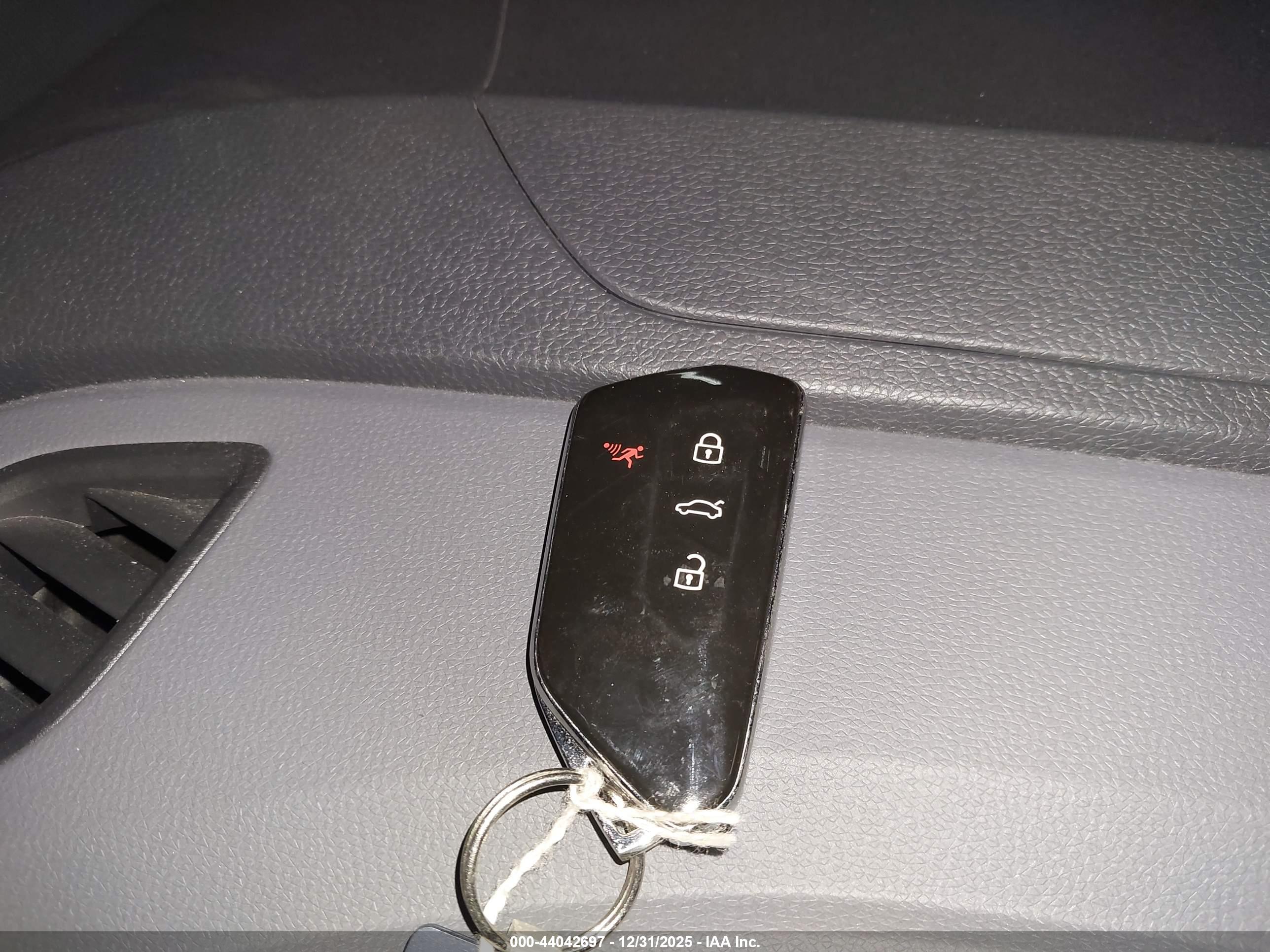 VOLKSWAGEN ID.4 image 11