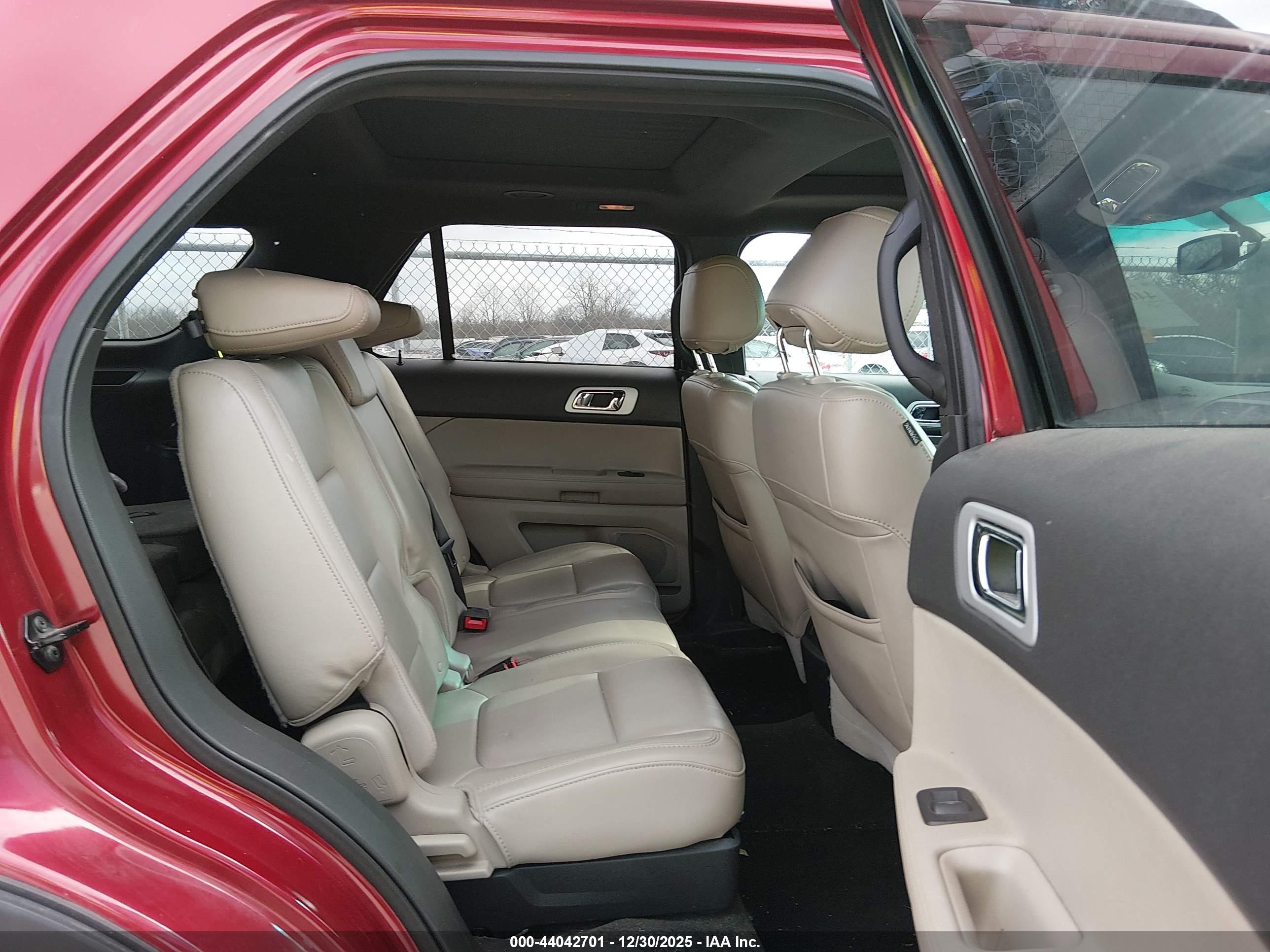 FORD EXPLORER image 8