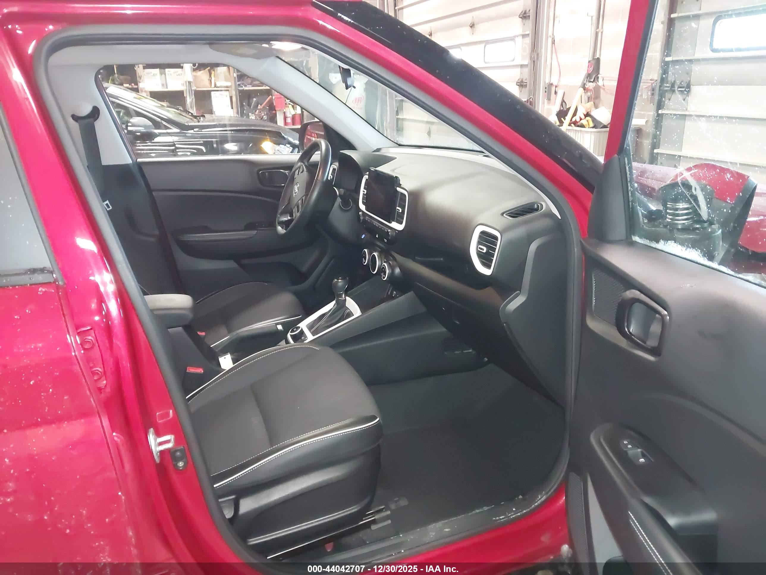HYUNDAI VENUE image 5