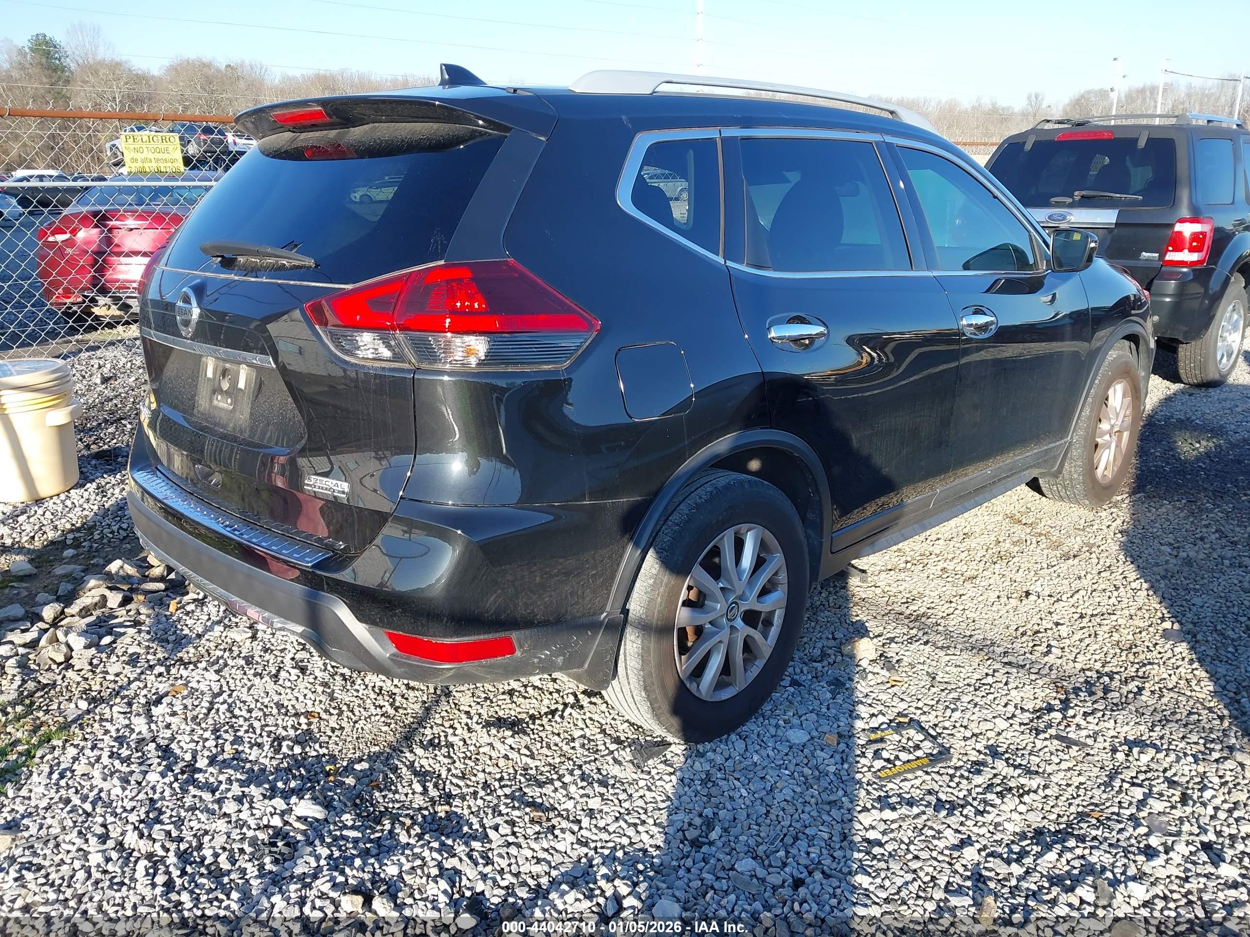 NISSAN ROGUE image 4