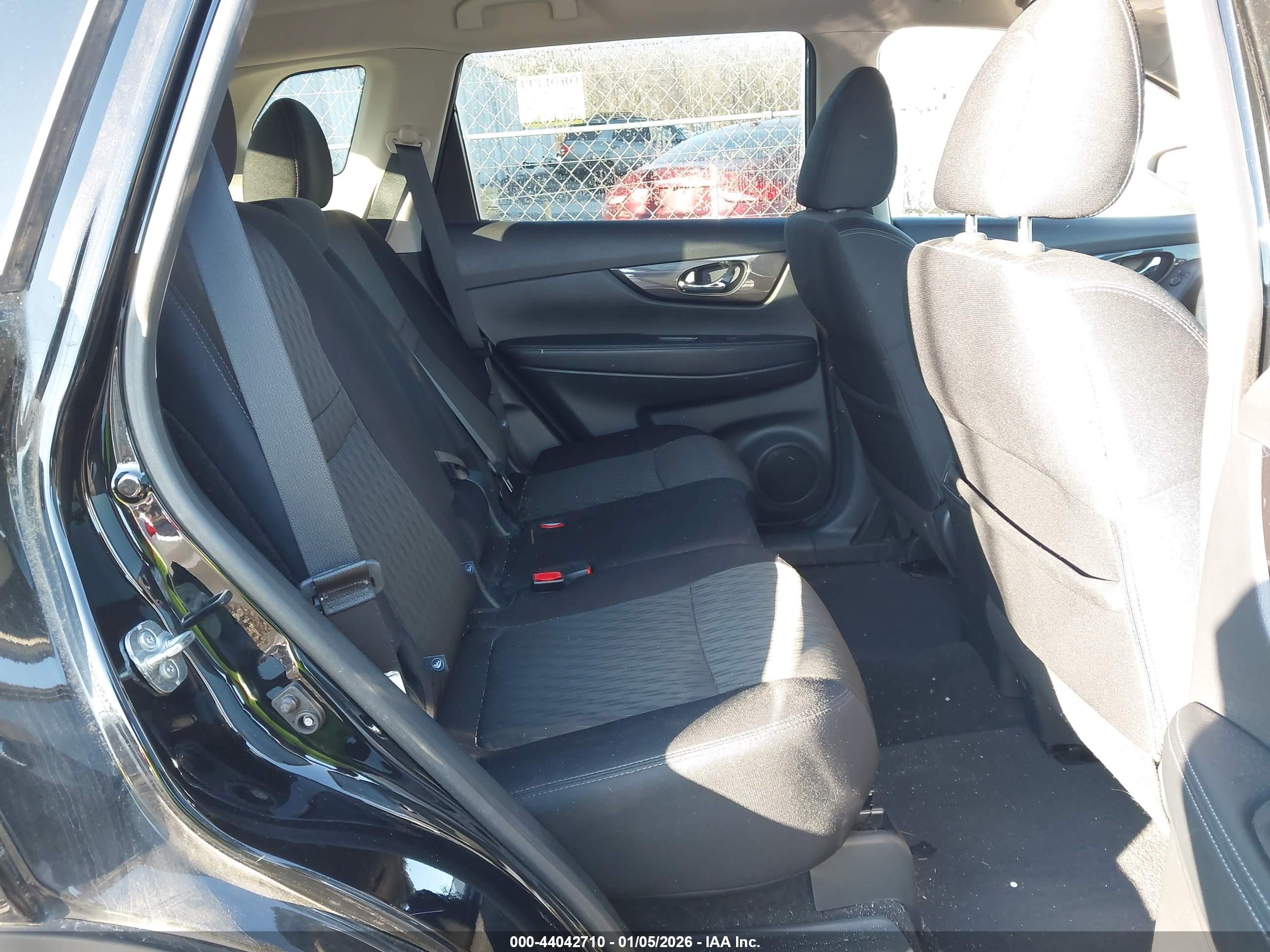 NISSAN ROGUE image 8
