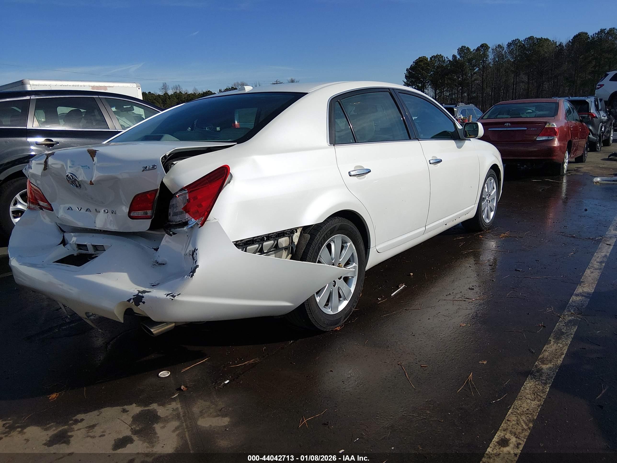 TOYOTA AVALON image 4