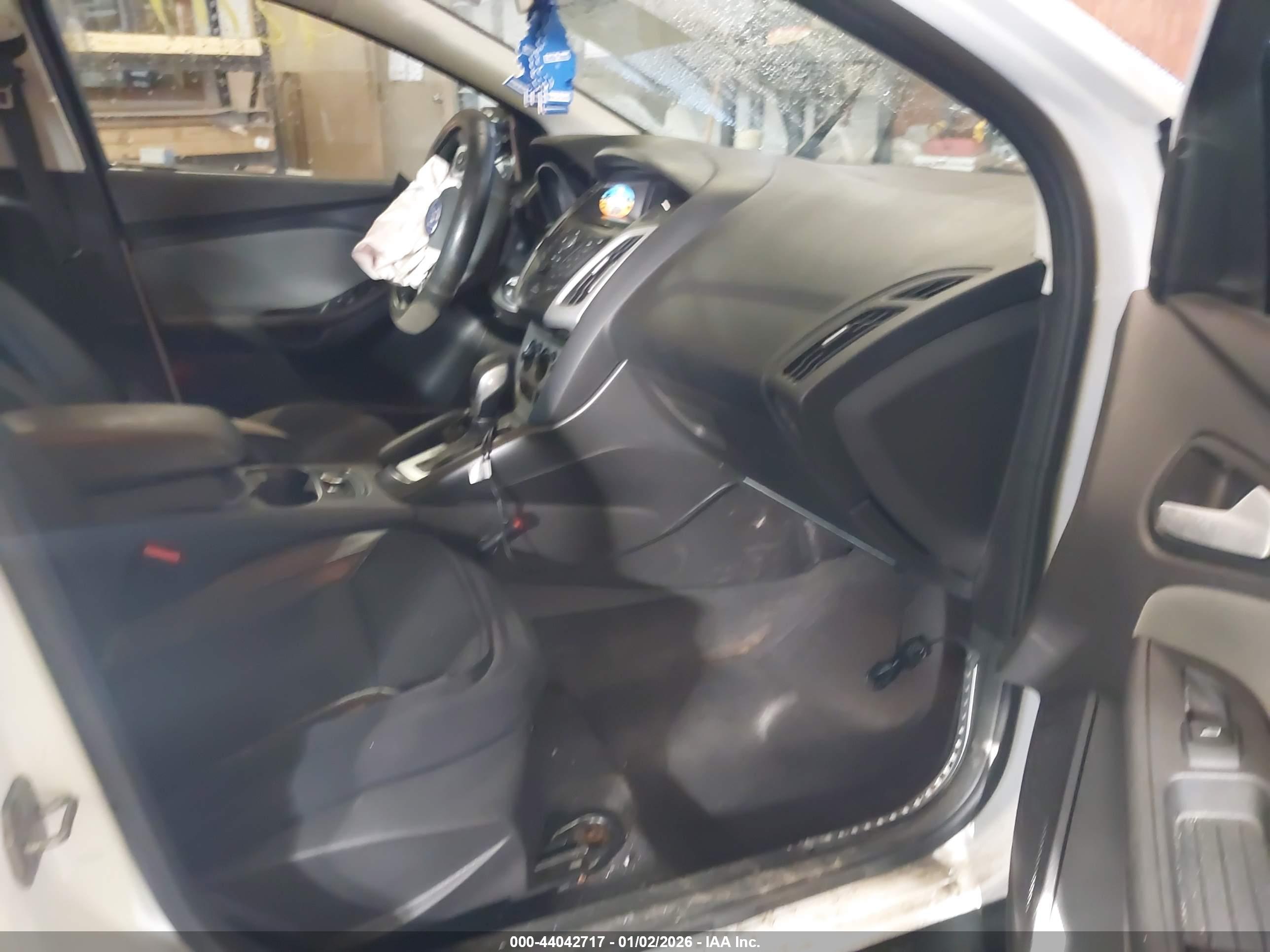 FORD FOCUS image 5