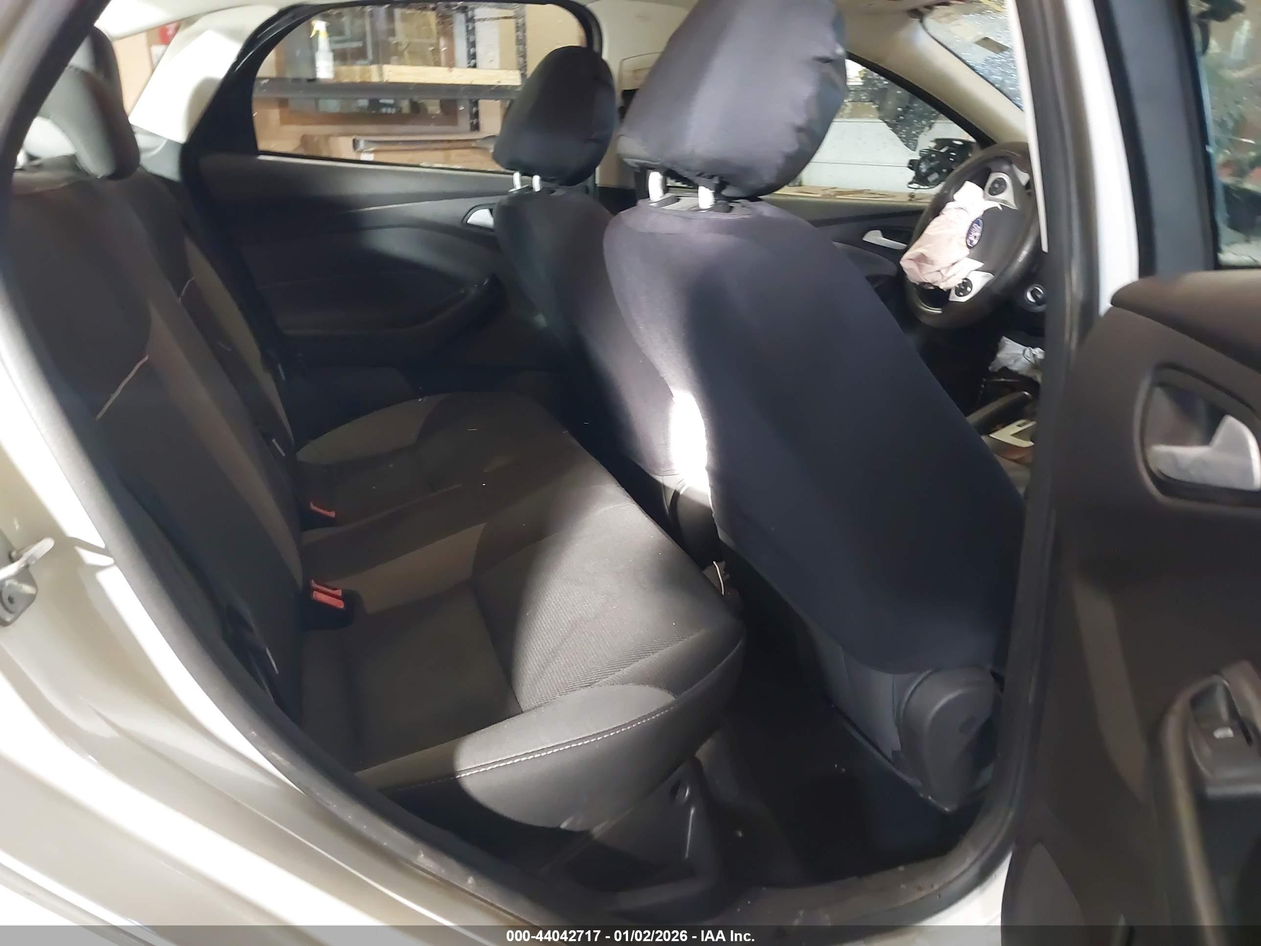 FORD FOCUS image 8