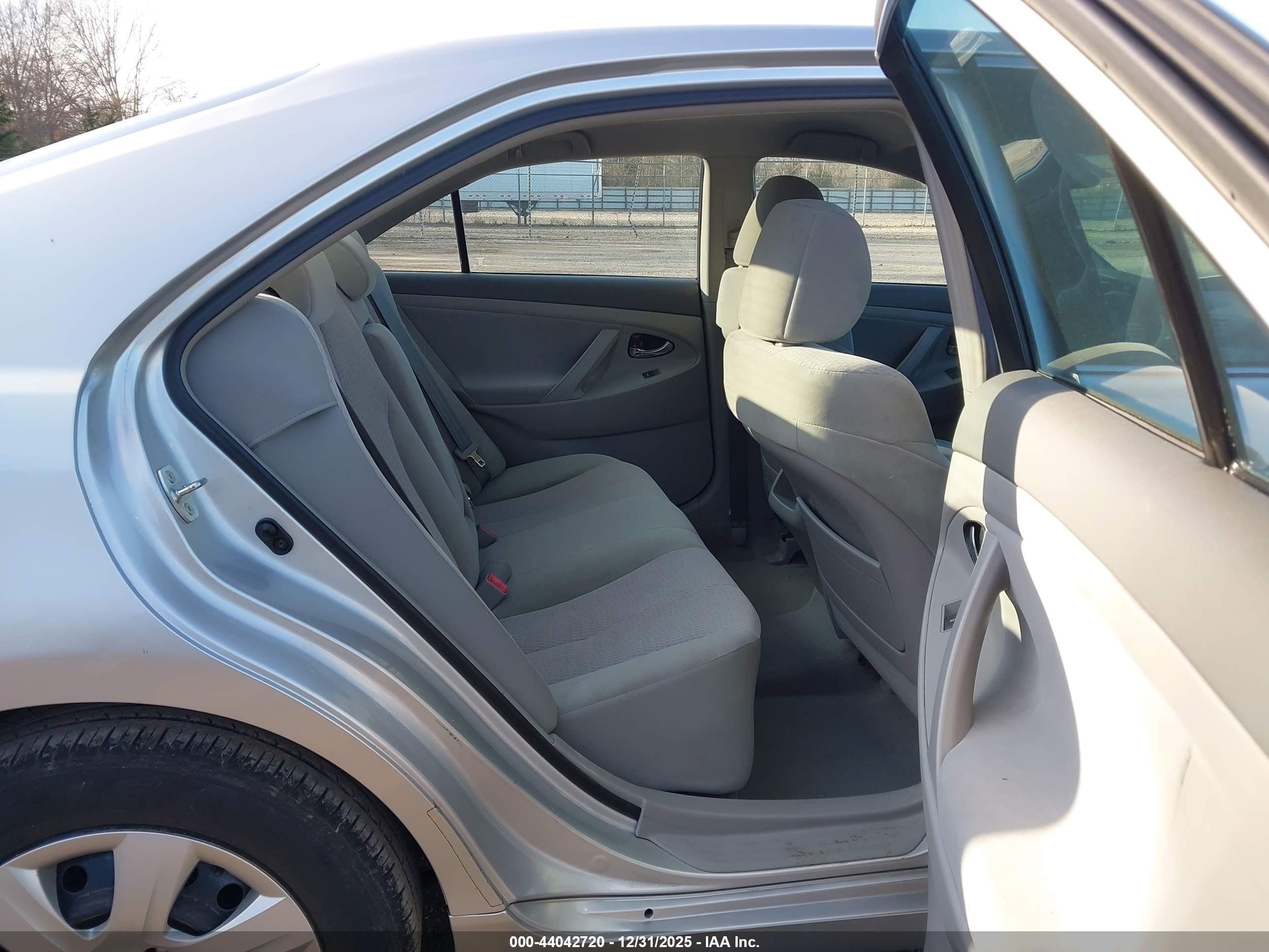 TOYOTA CAMRY image 8
